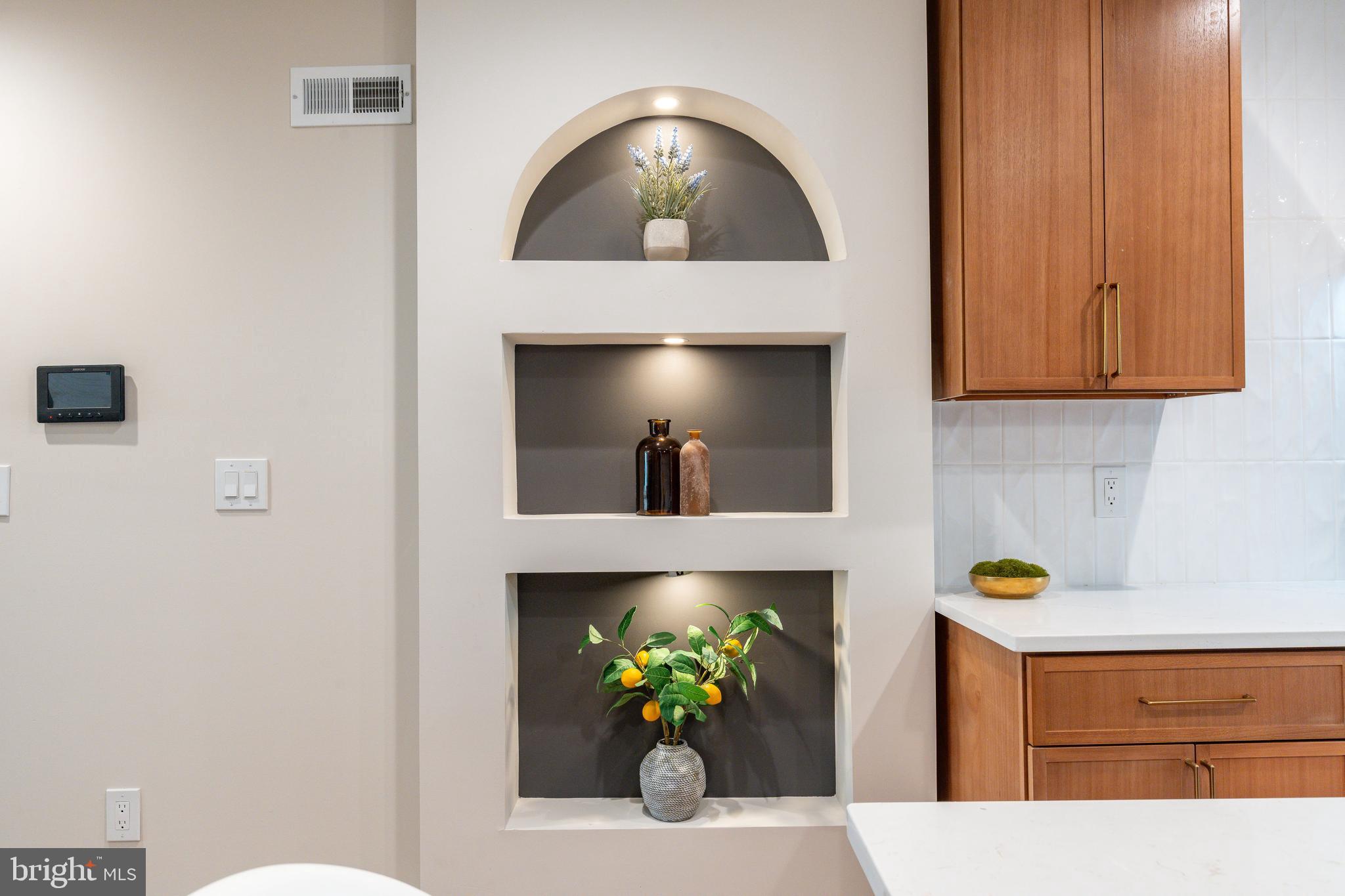 2033 DICKINSON STREET