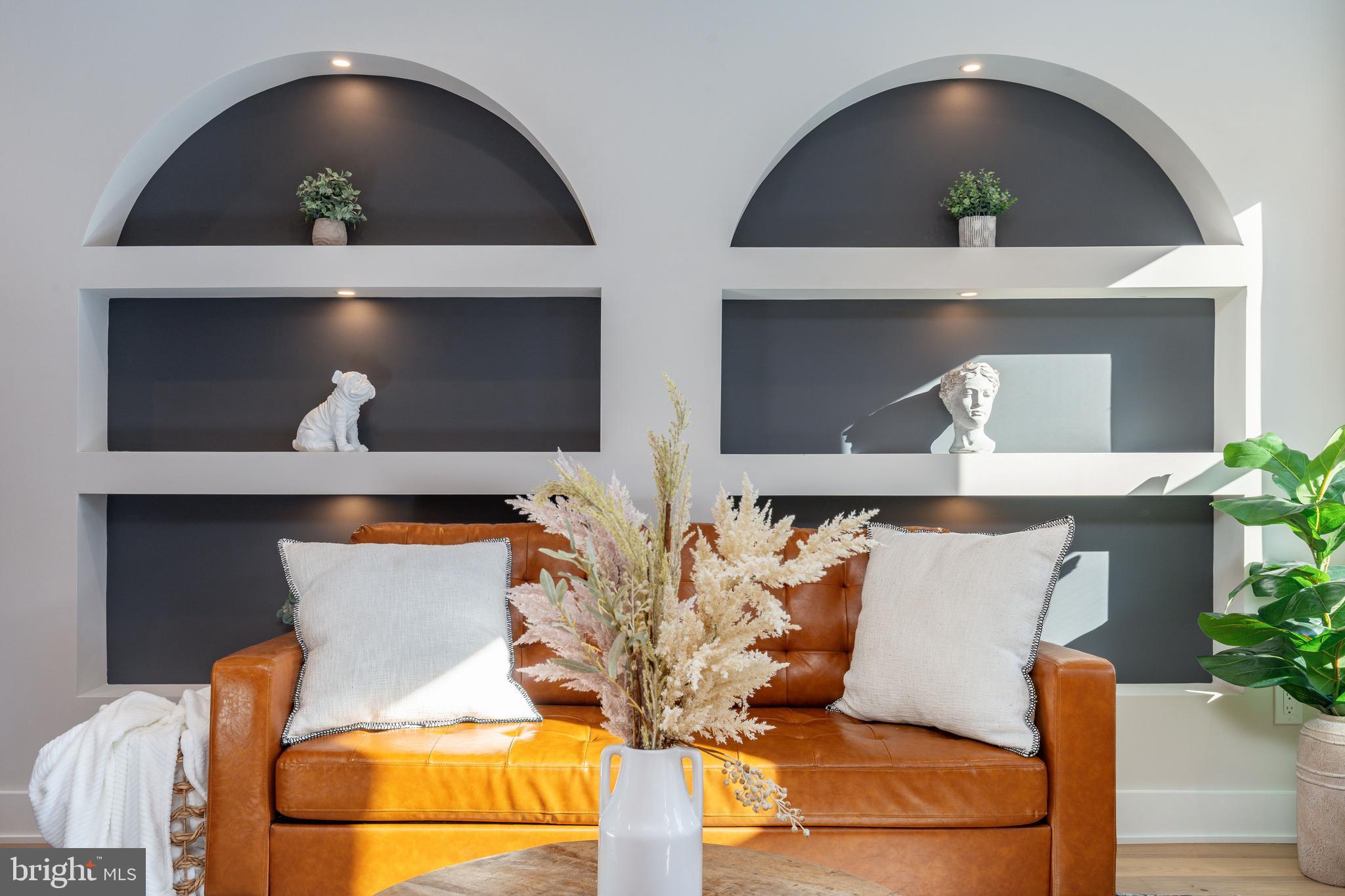 2033 DICKINSON STREET