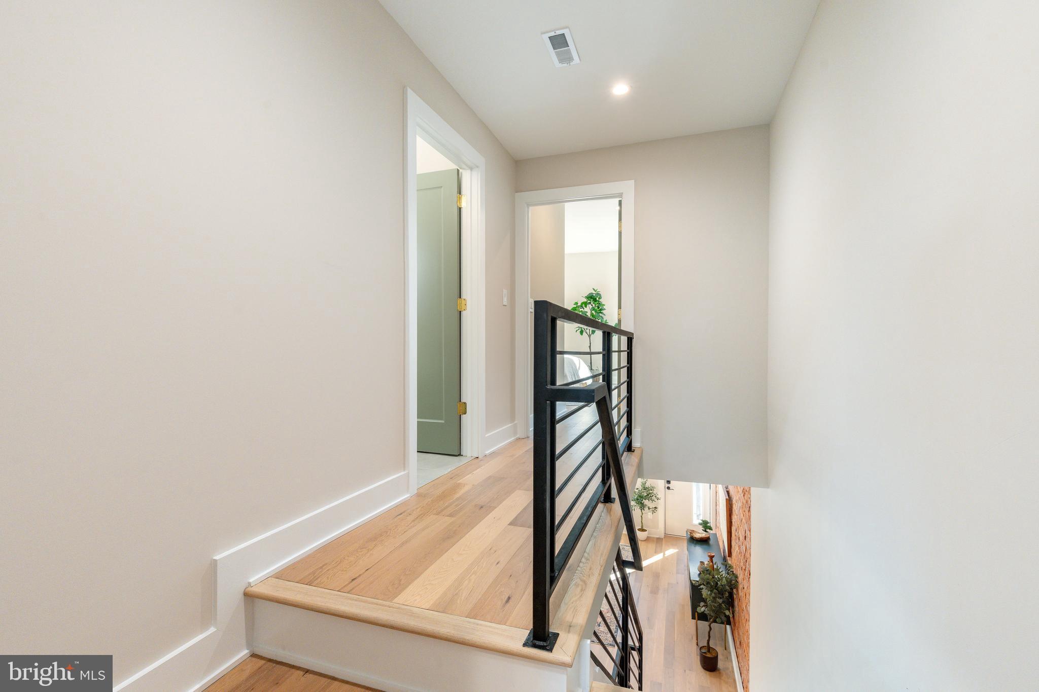 2033 DICKINSON STREET