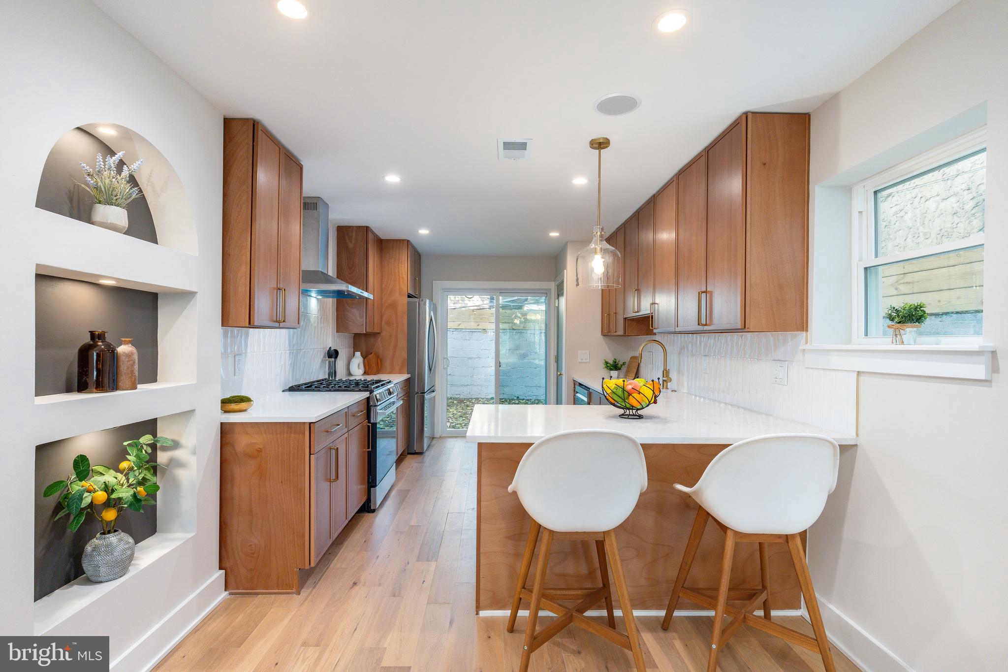 2033 DICKINSON STREET