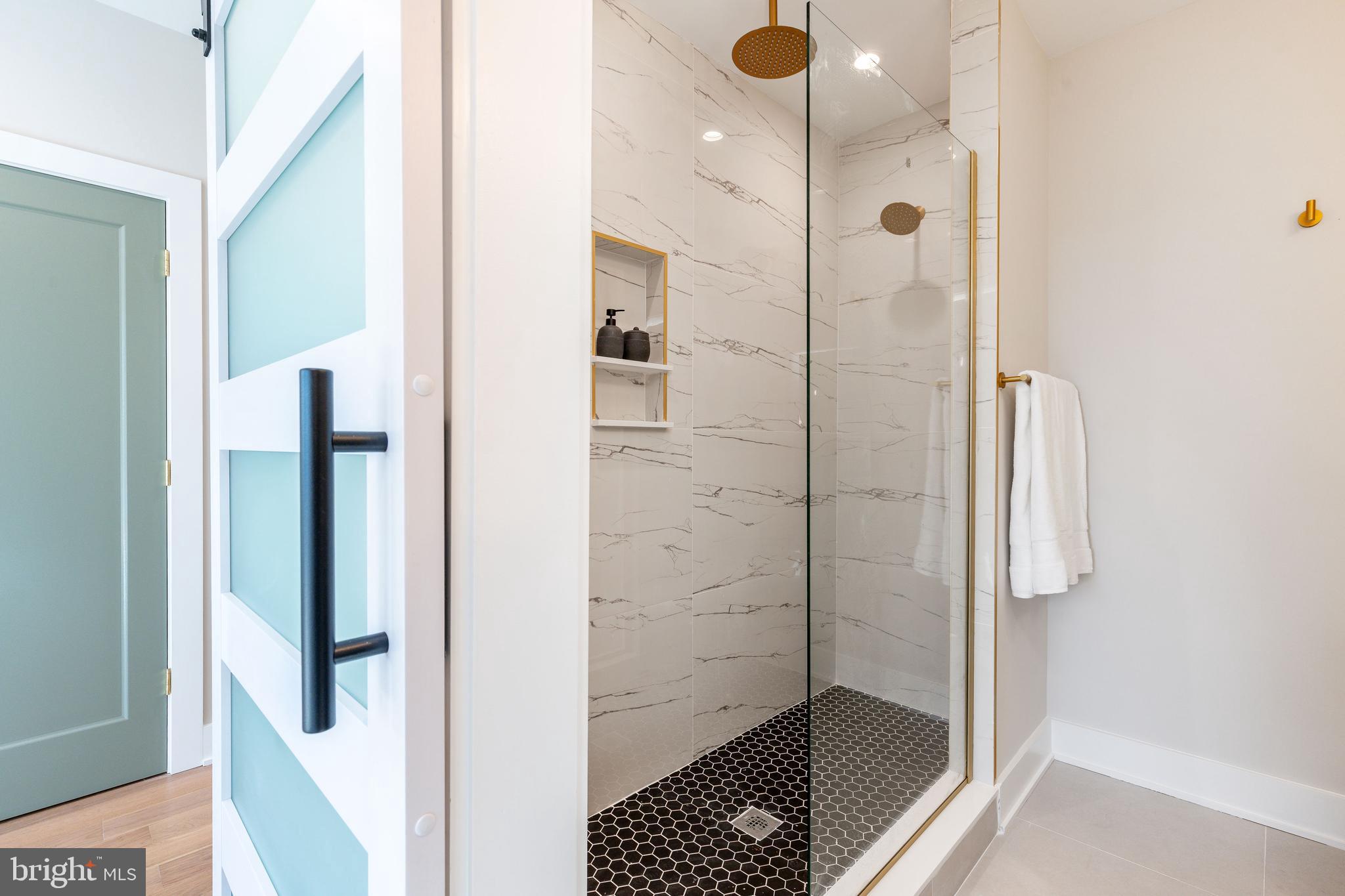 2033 DICKINSON STREET