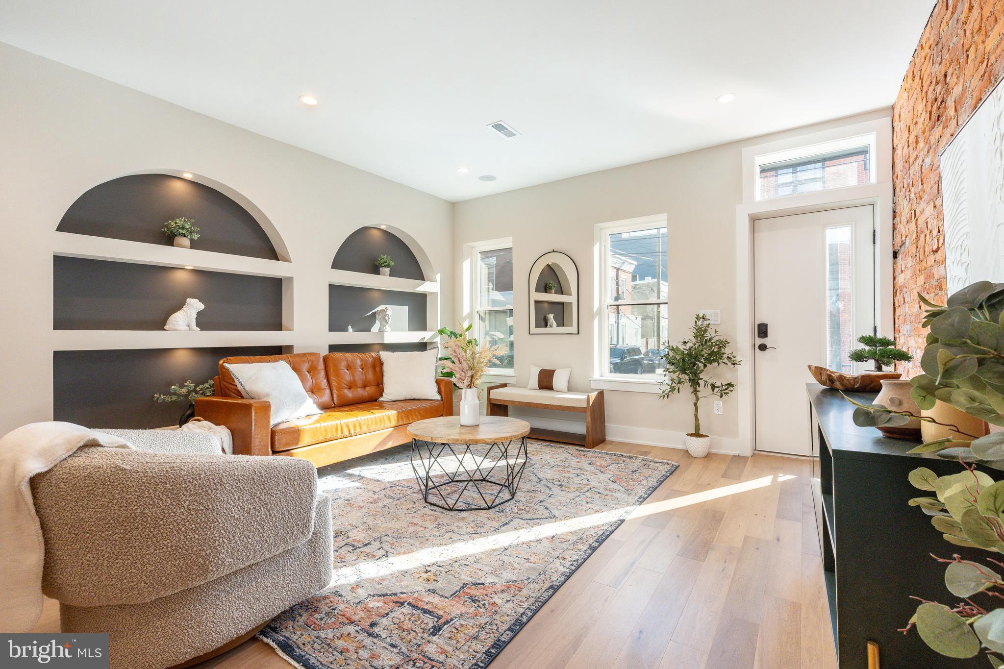 2033 DICKINSON STREET