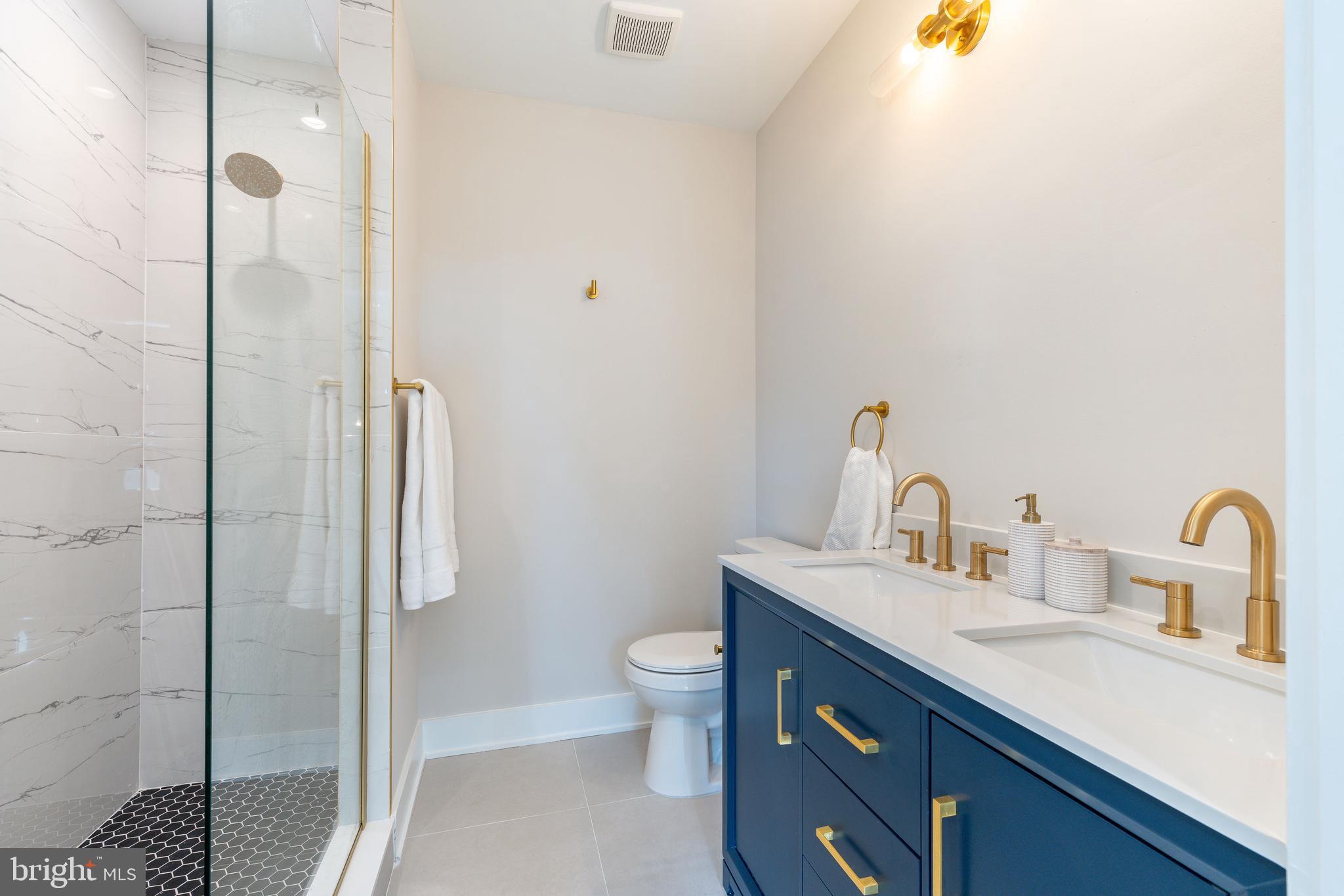 2033 DICKINSON STREET