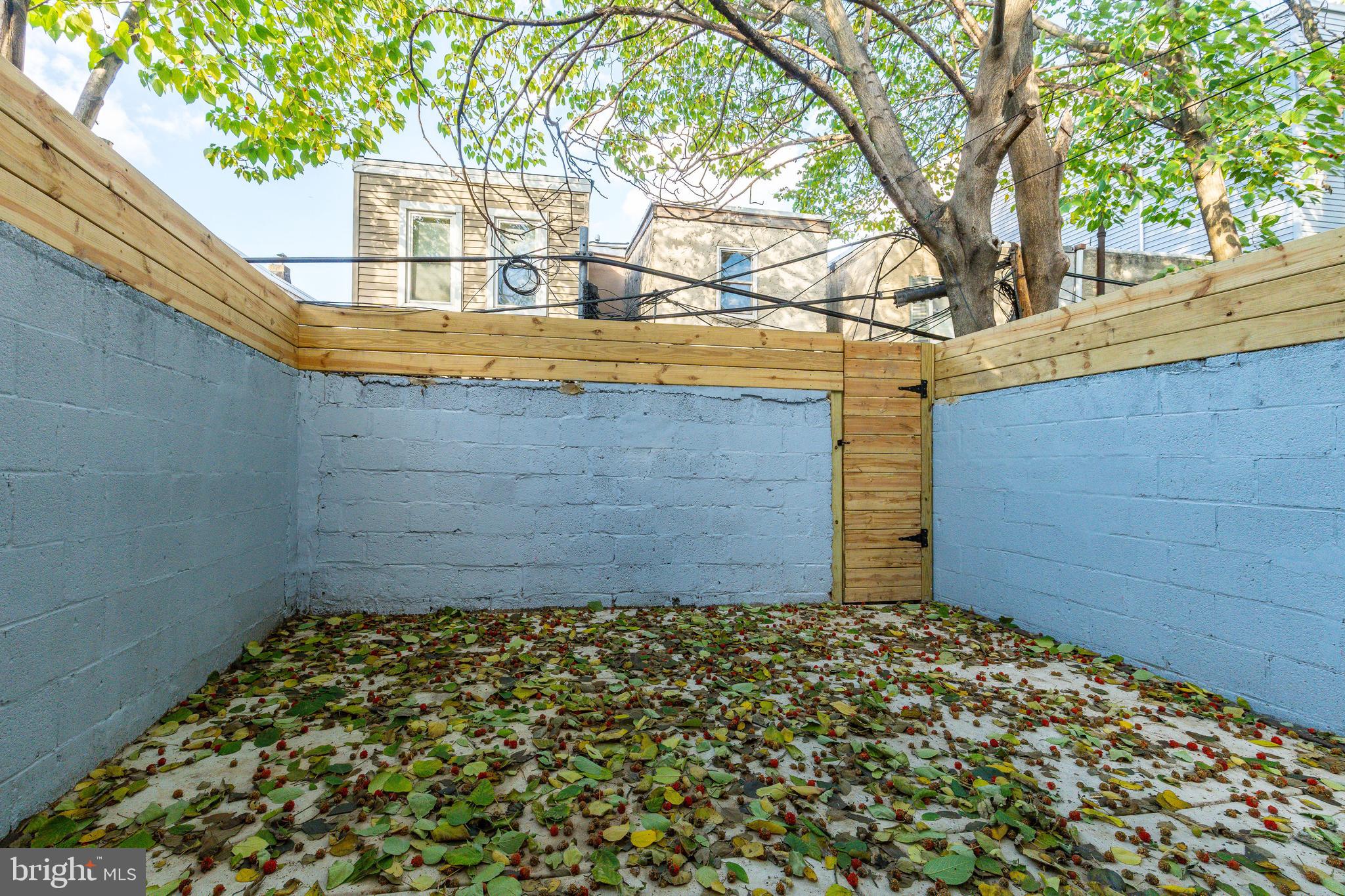 2033 DICKINSON STREET