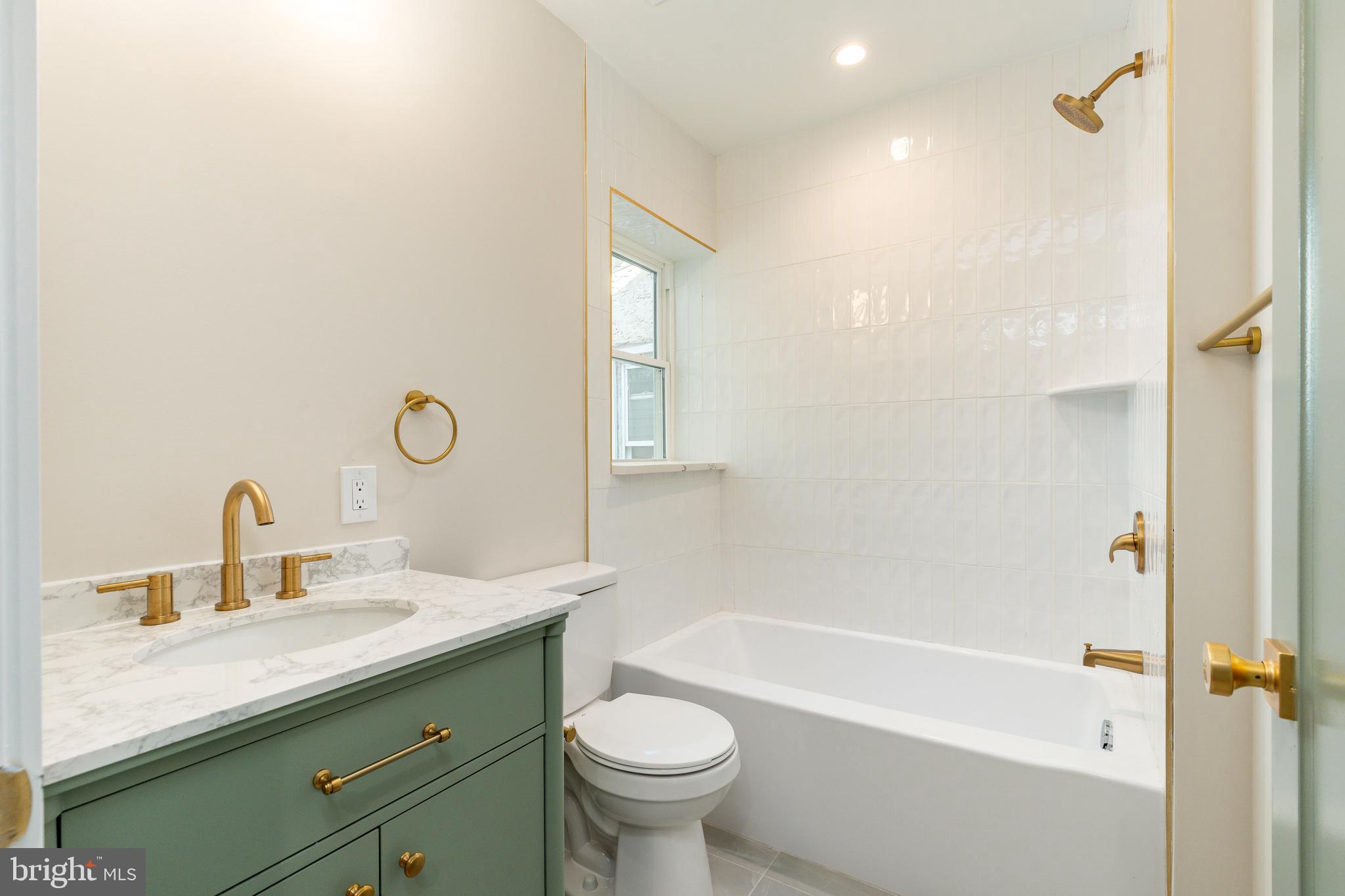 2033 DICKINSON STREET