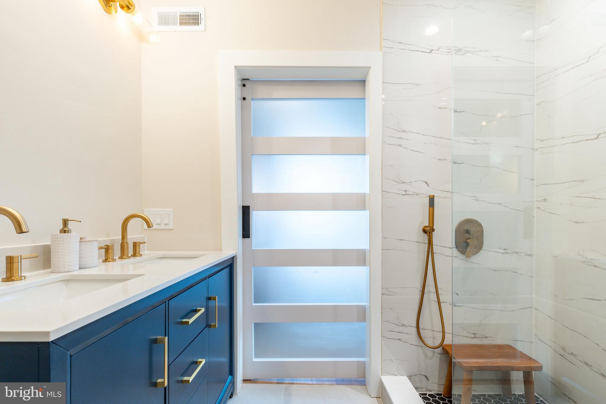 2033 DICKINSON STREET