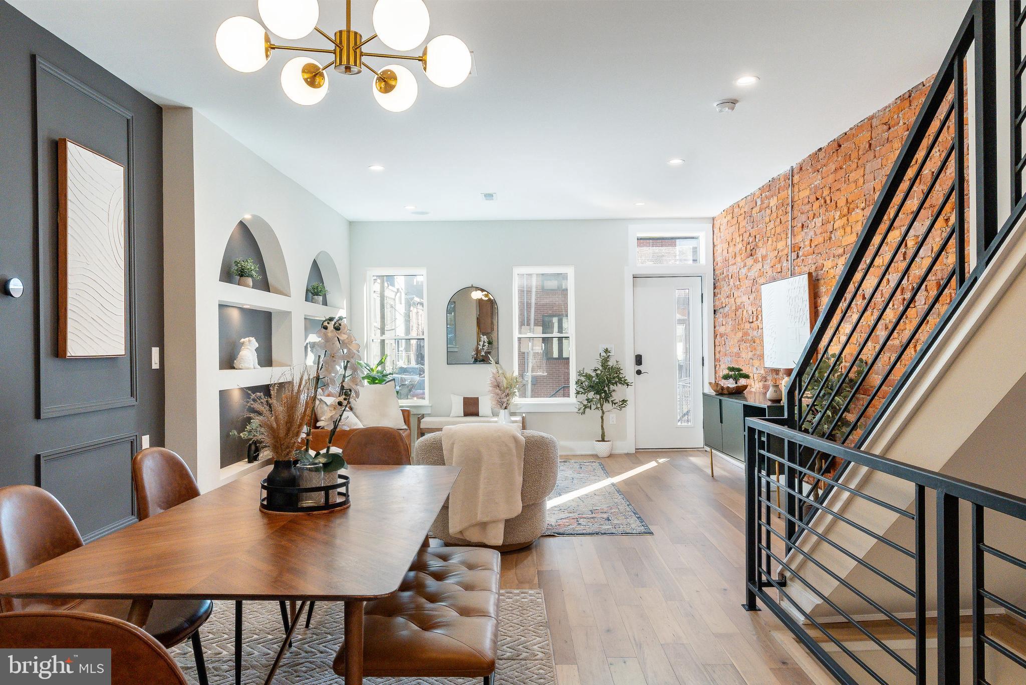 2033 DICKINSON STREET