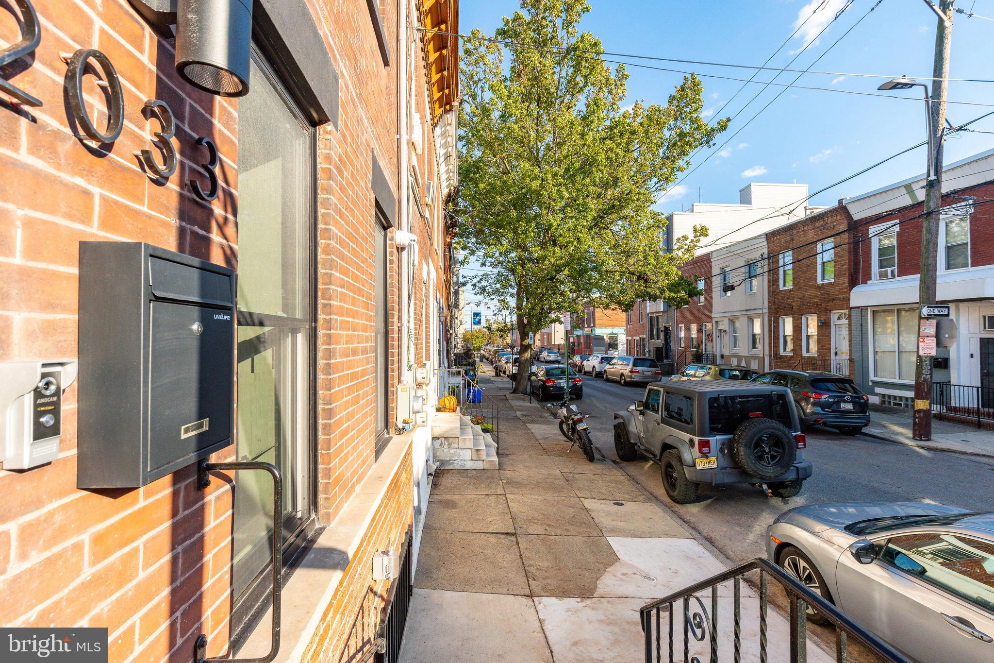 2033 DICKINSON STREET