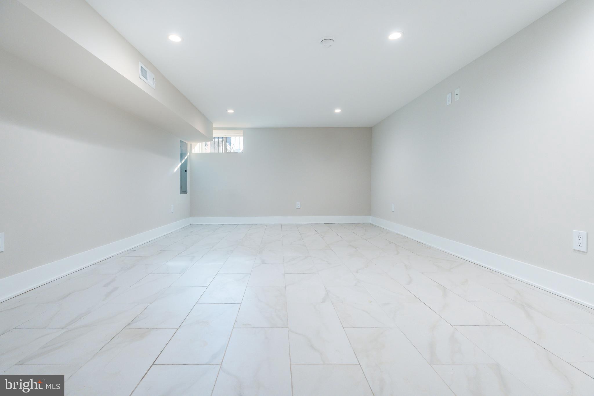 2033 DICKINSON STREET