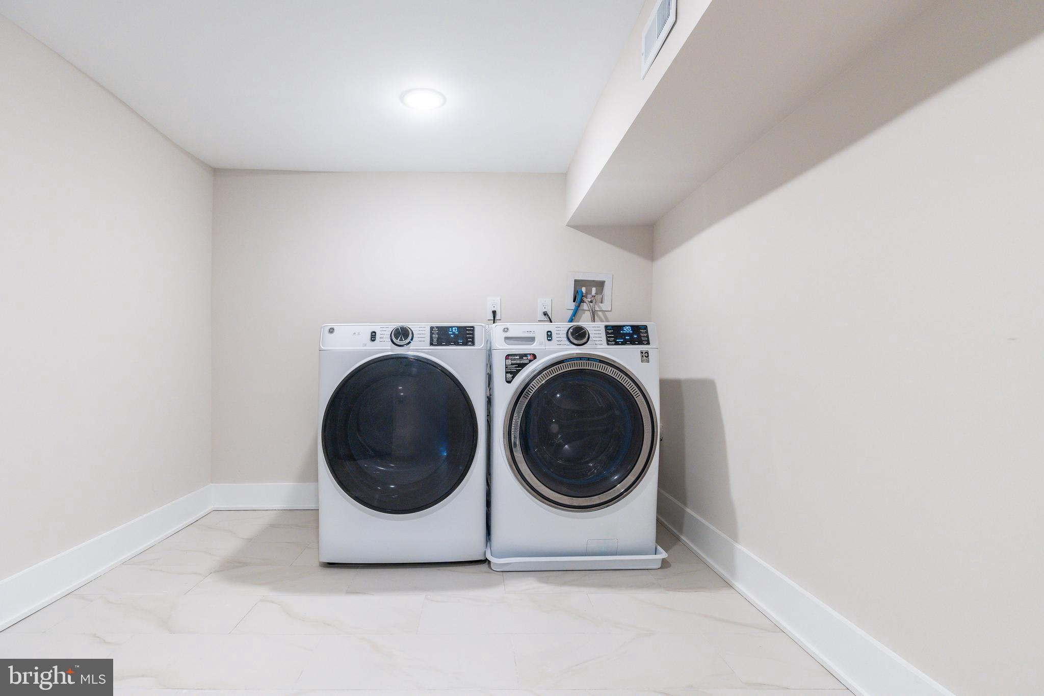 2033 DICKINSON STREET