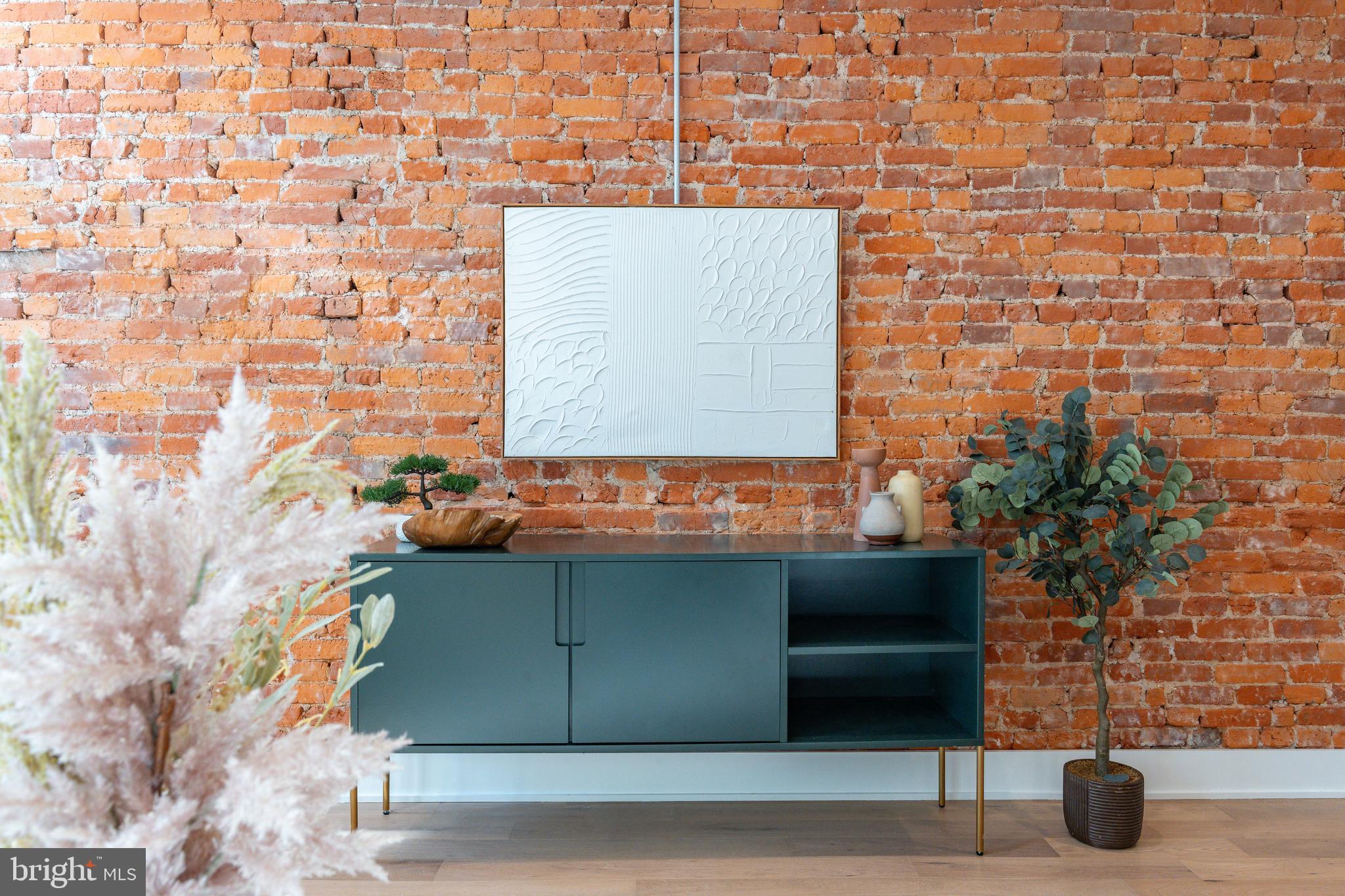 2033 DICKINSON STREET