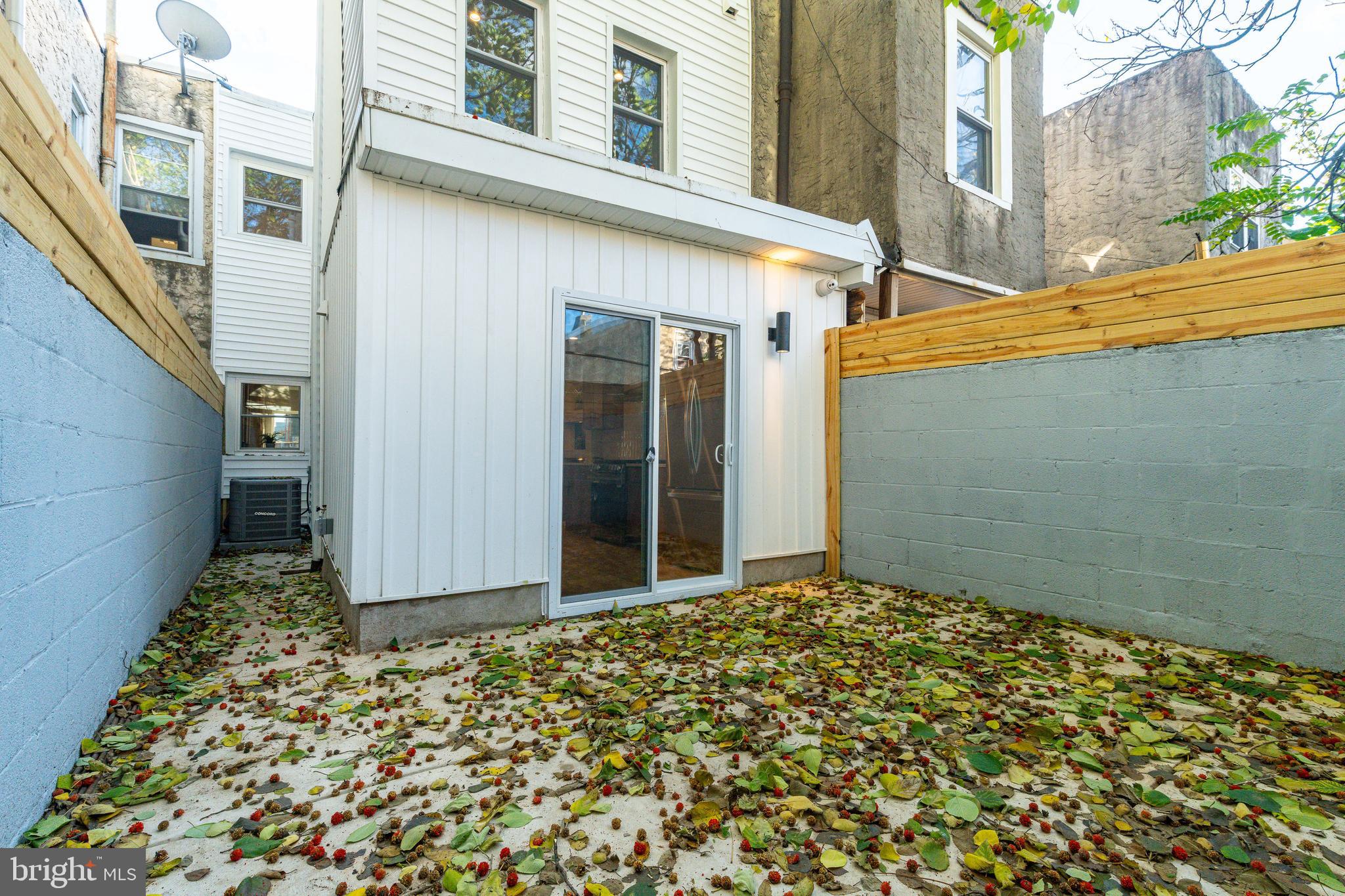 2033 DICKINSON STREET