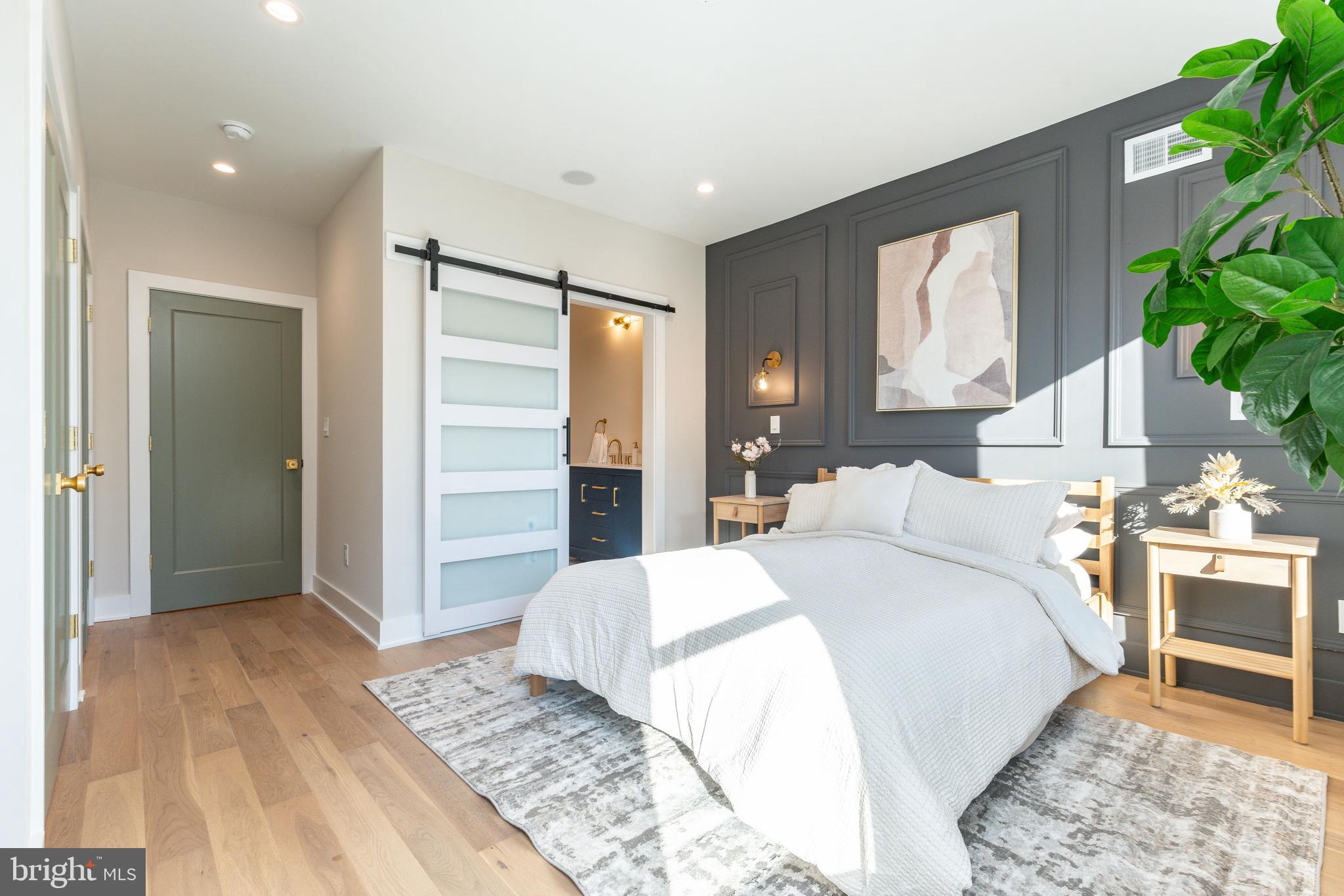 2033 DICKINSON STREET