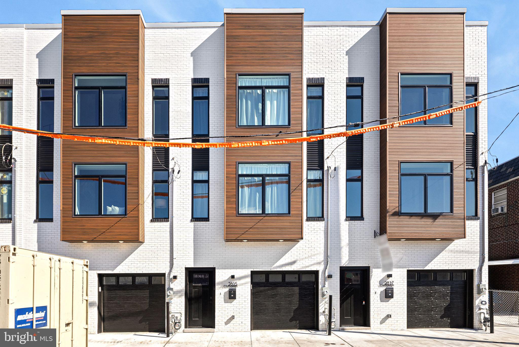 2811 S HUTCHINSON STREET