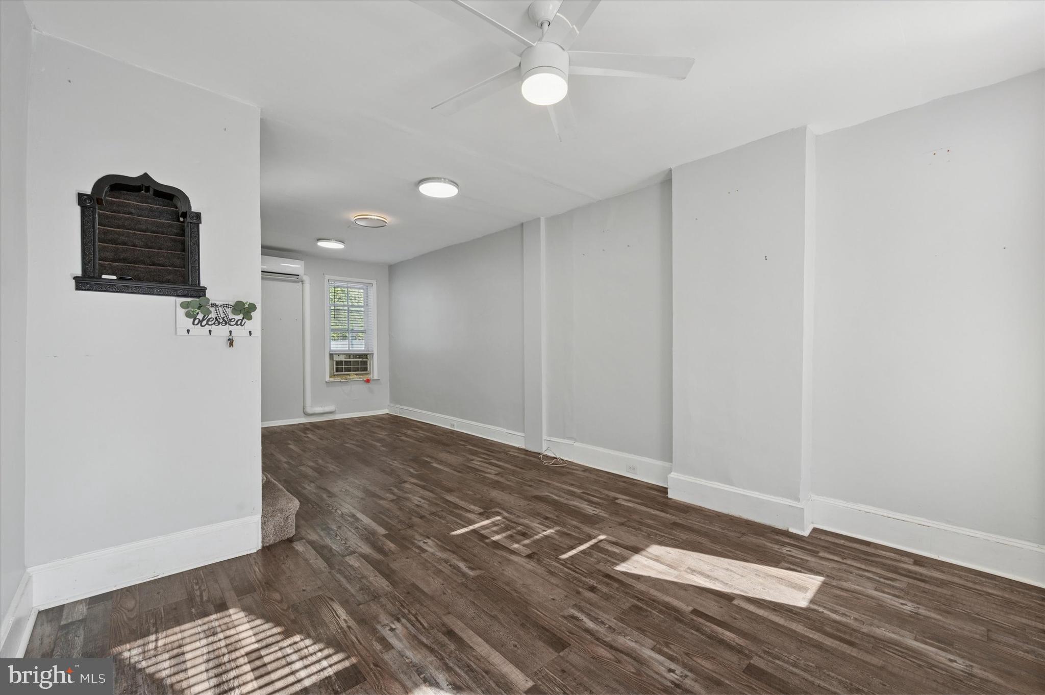 1039 W RUSSELL STREET