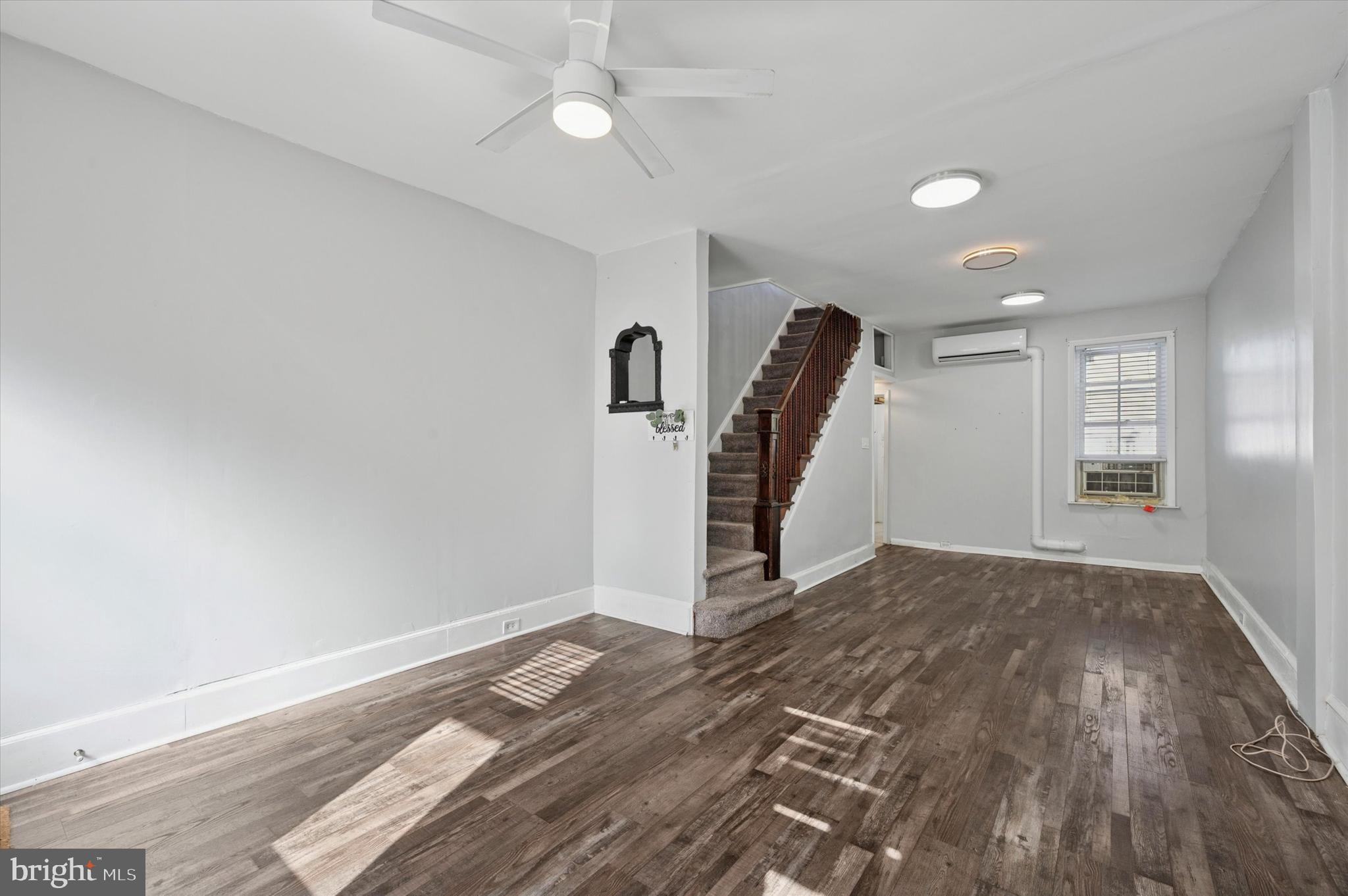 1039 W RUSSELL STREET