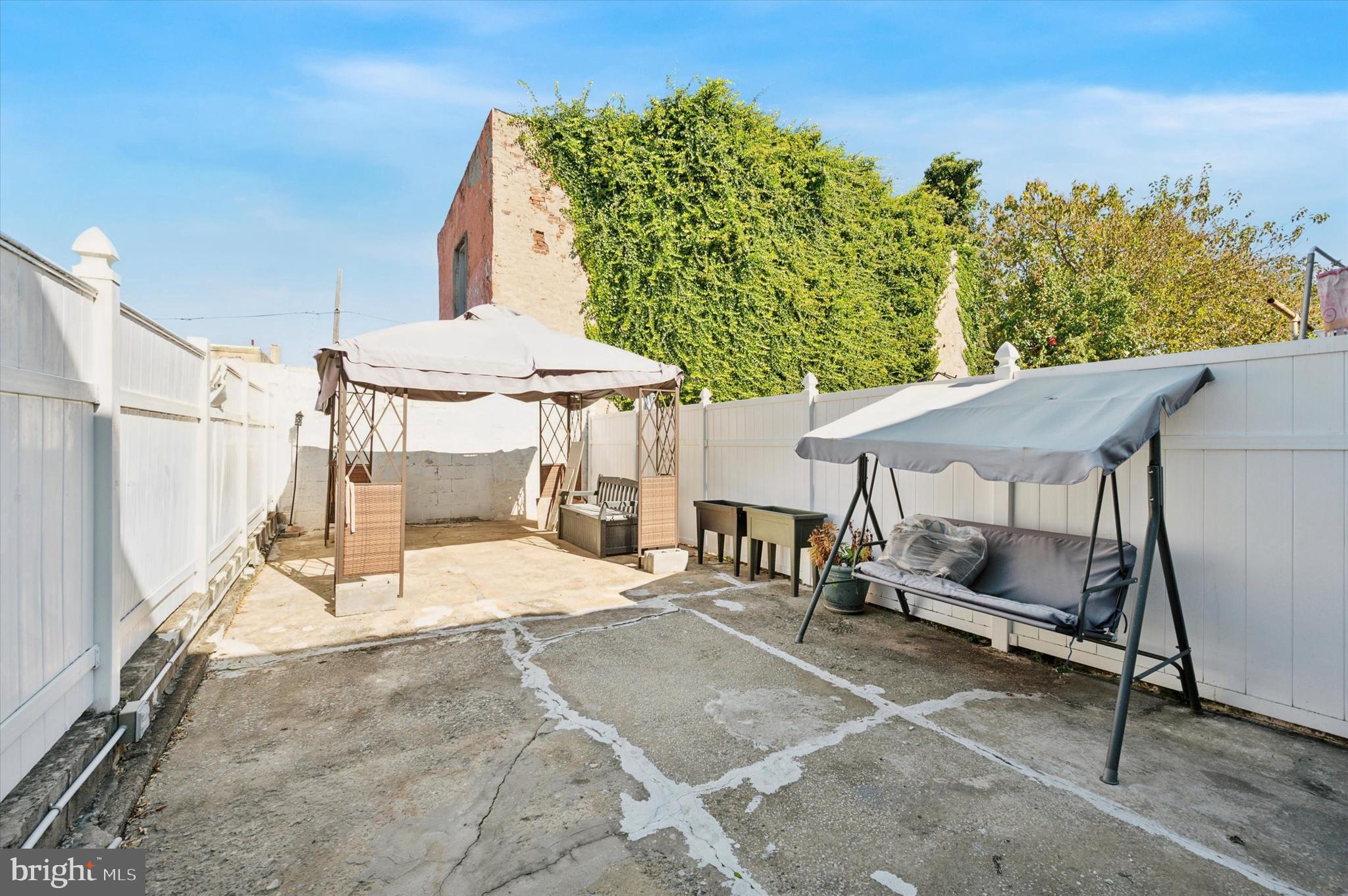 1039 W RUSSELL STREET