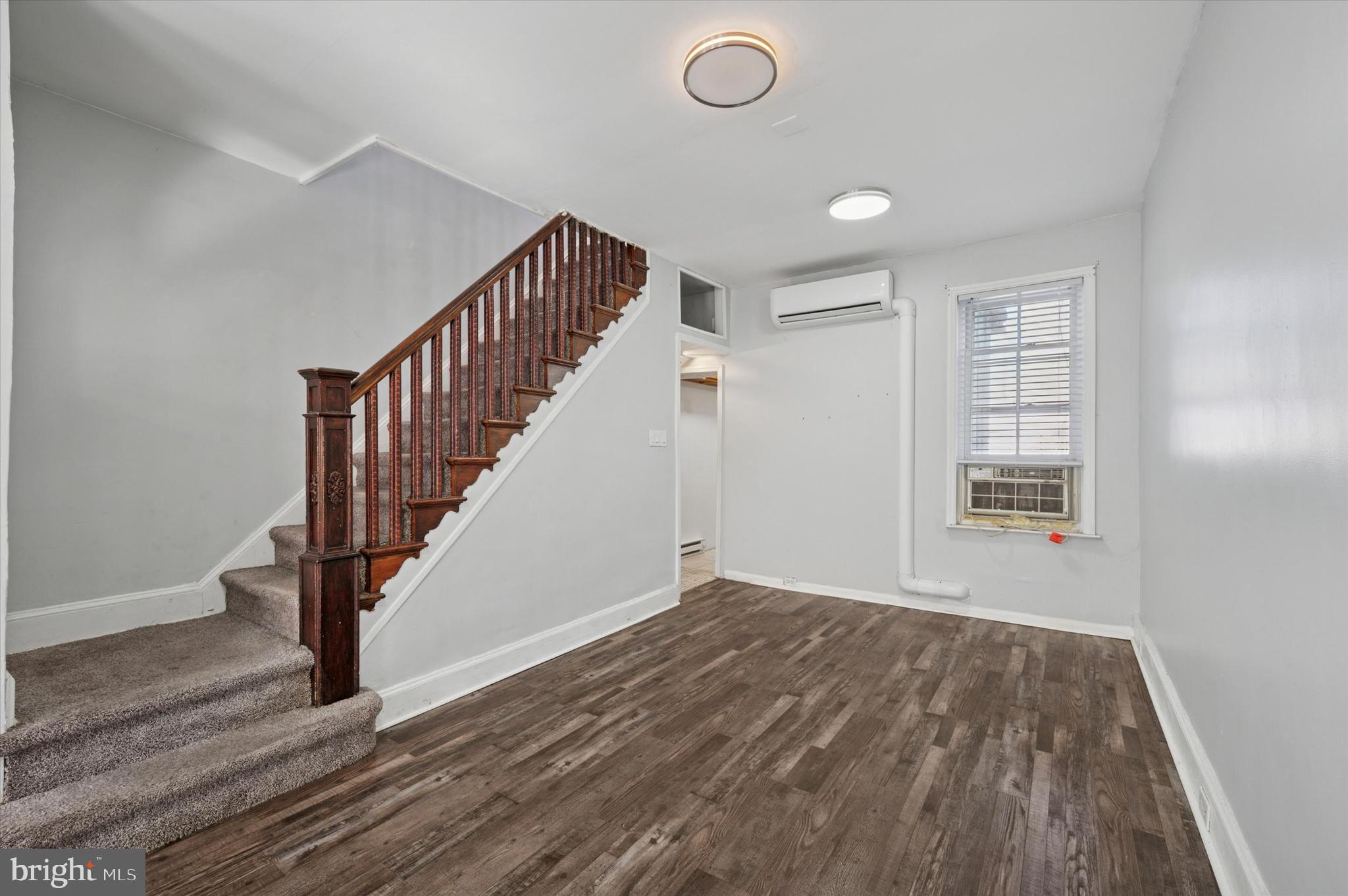 1039 W RUSSELL STREET