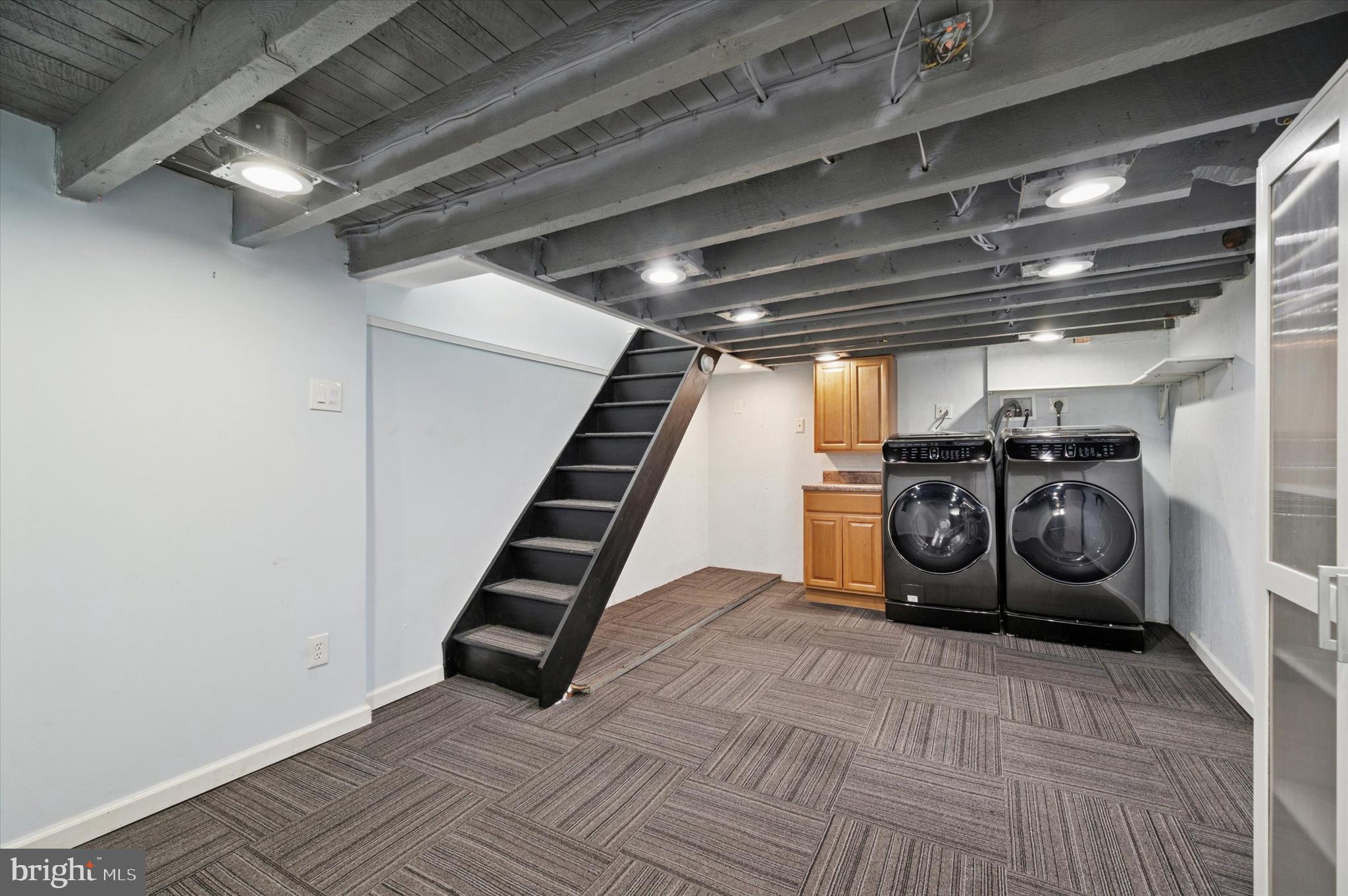 1039 W RUSSELL STREET