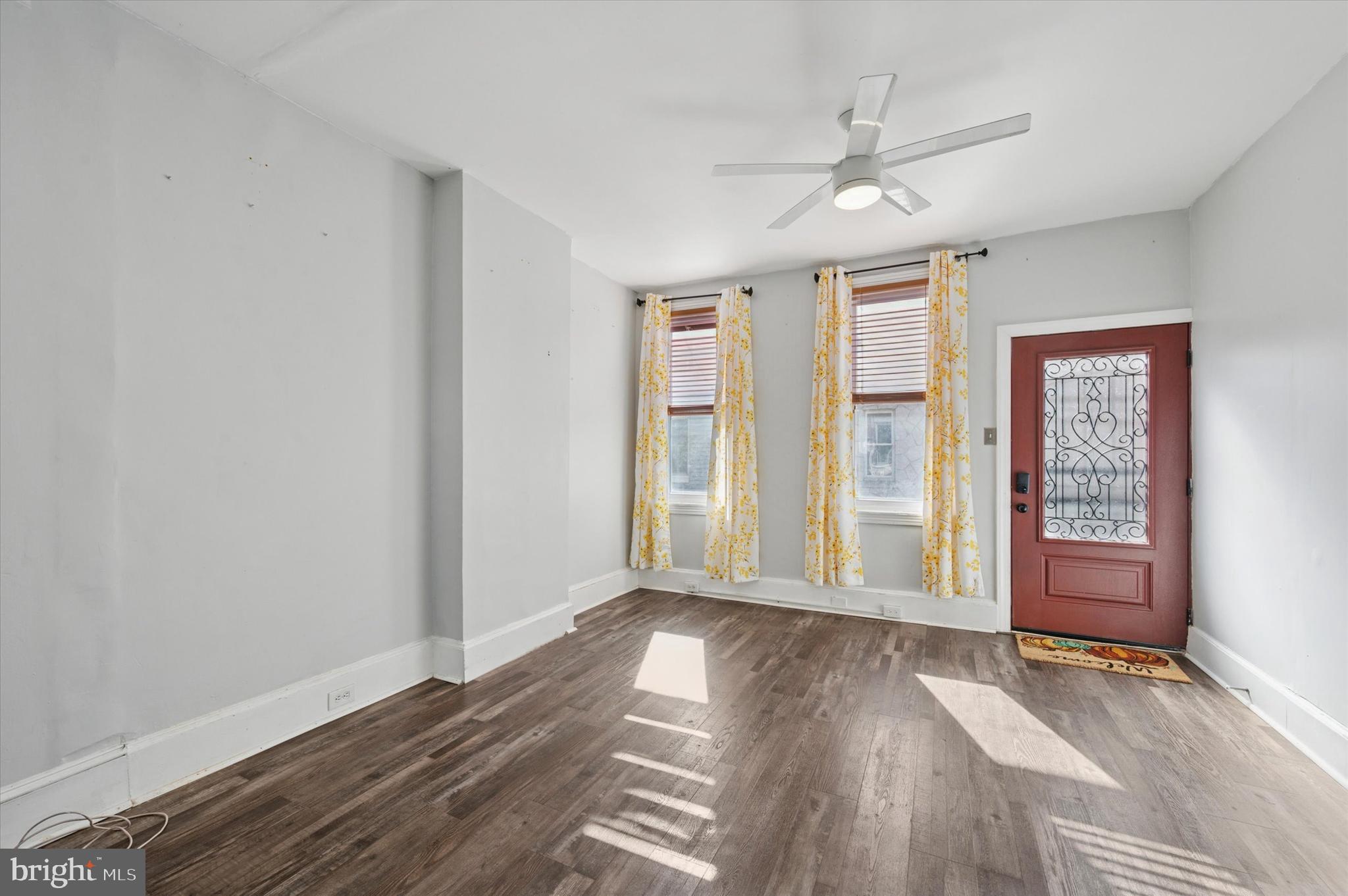 1039 W RUSSELL STREET