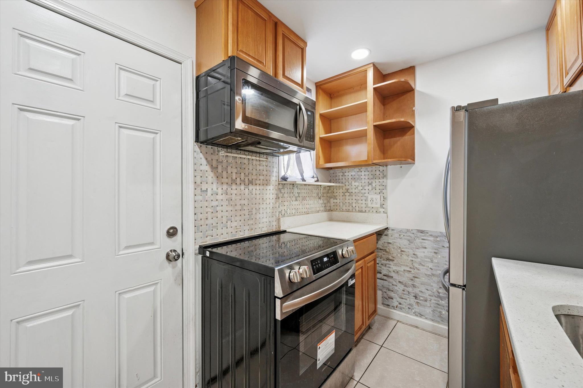 1039 W RUSSELL STREET