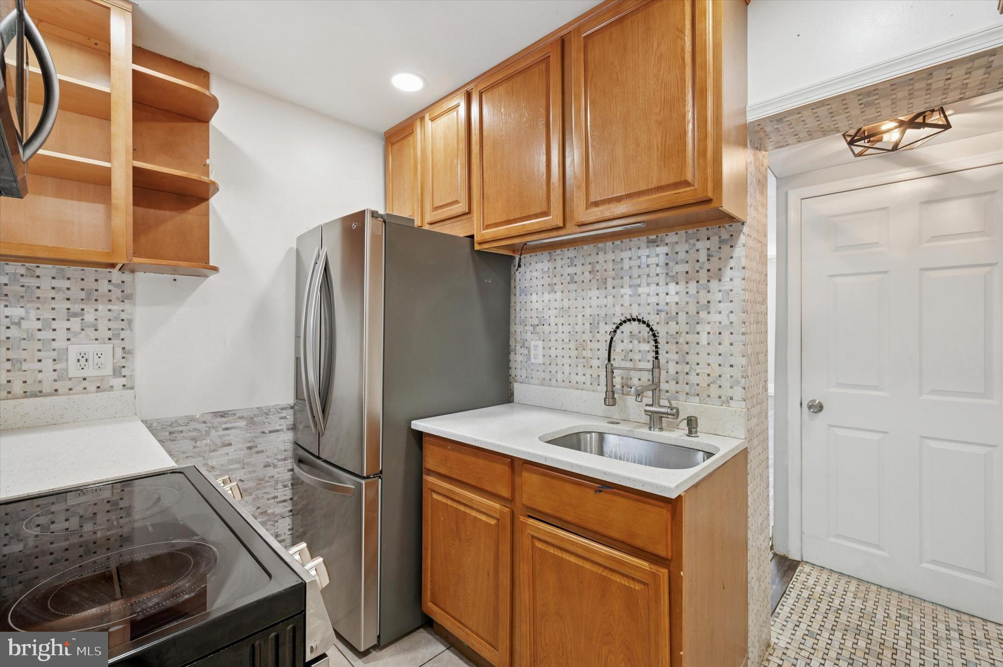 1039 W RUSSELL STREET