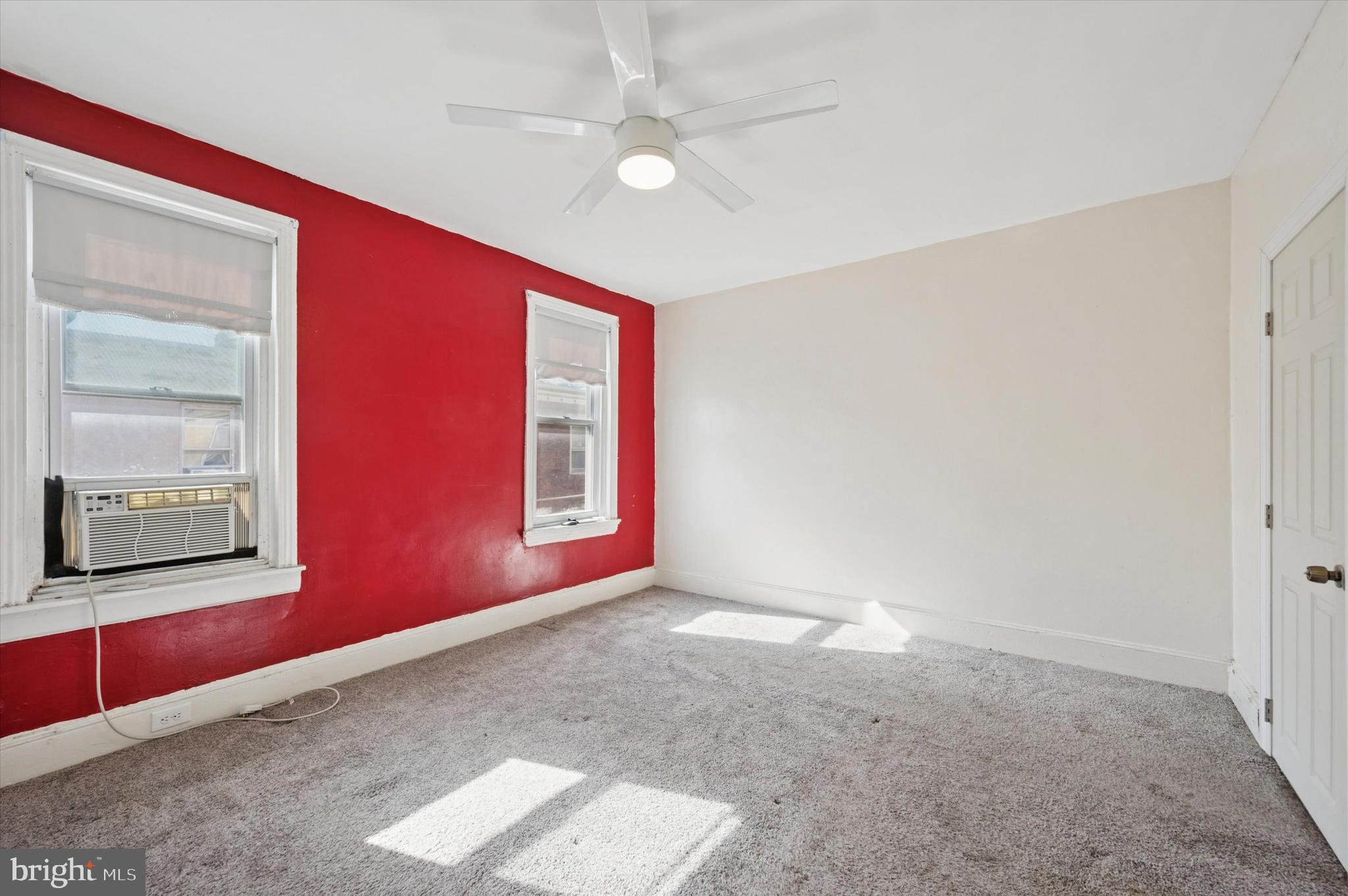 1039 W RUSSELL STREET