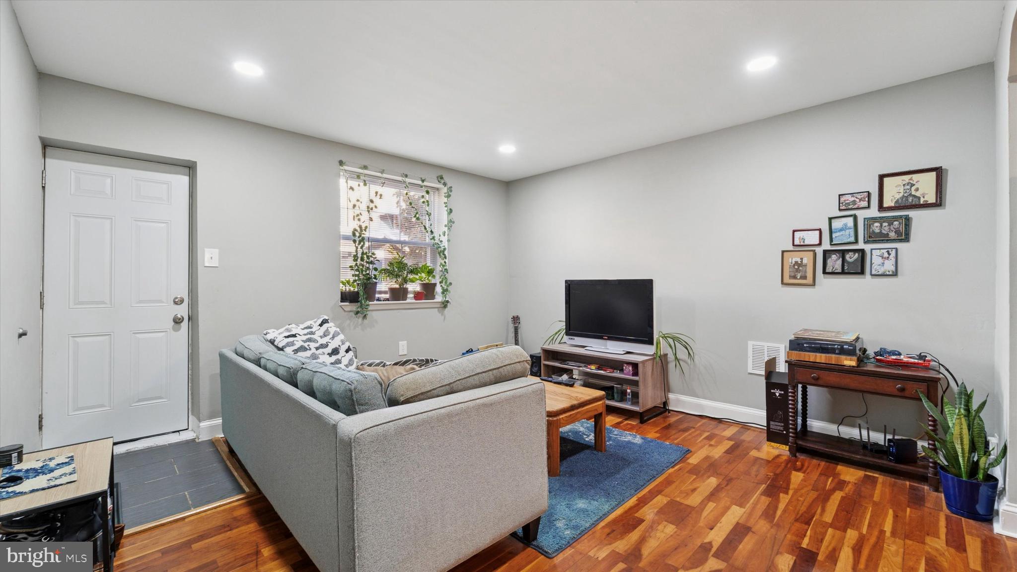 2529 S FRANKLIN STREET