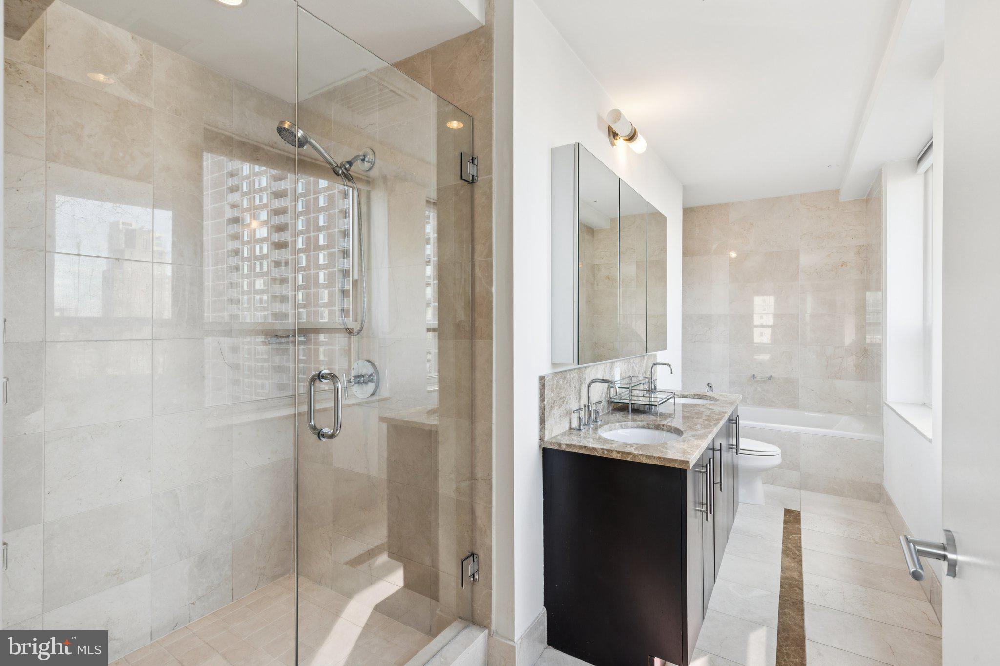 1425 LOCUST STREET 21A