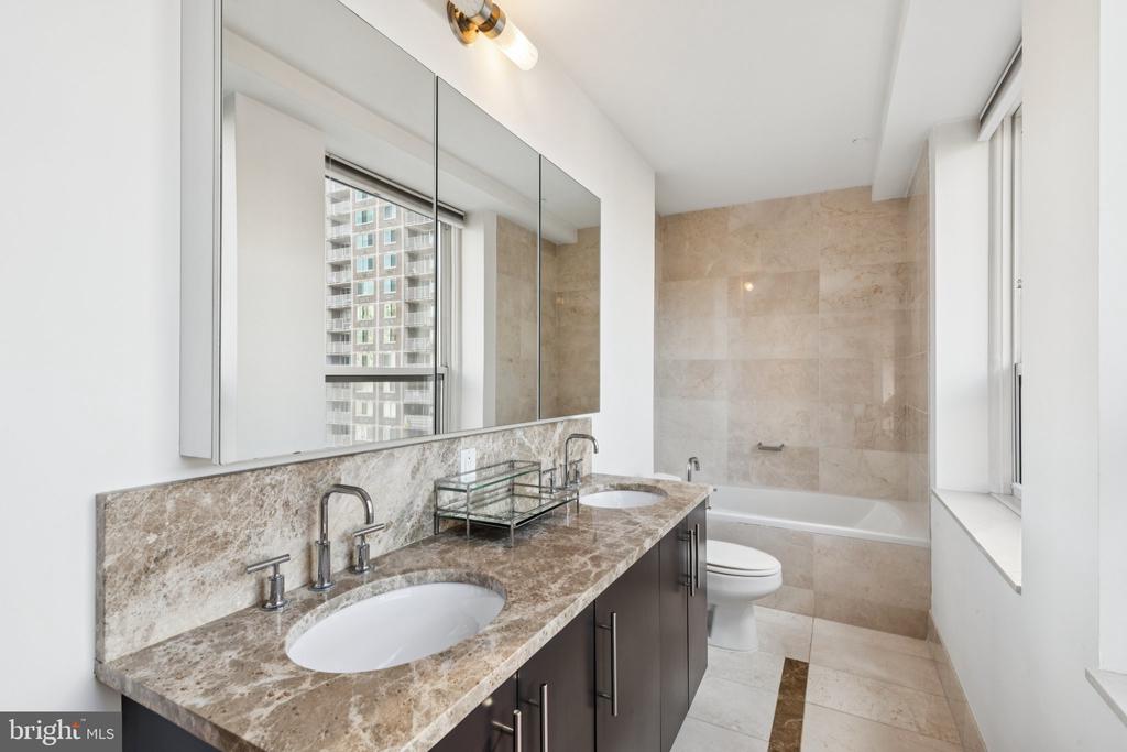 1425 LOCUST STREET 21A