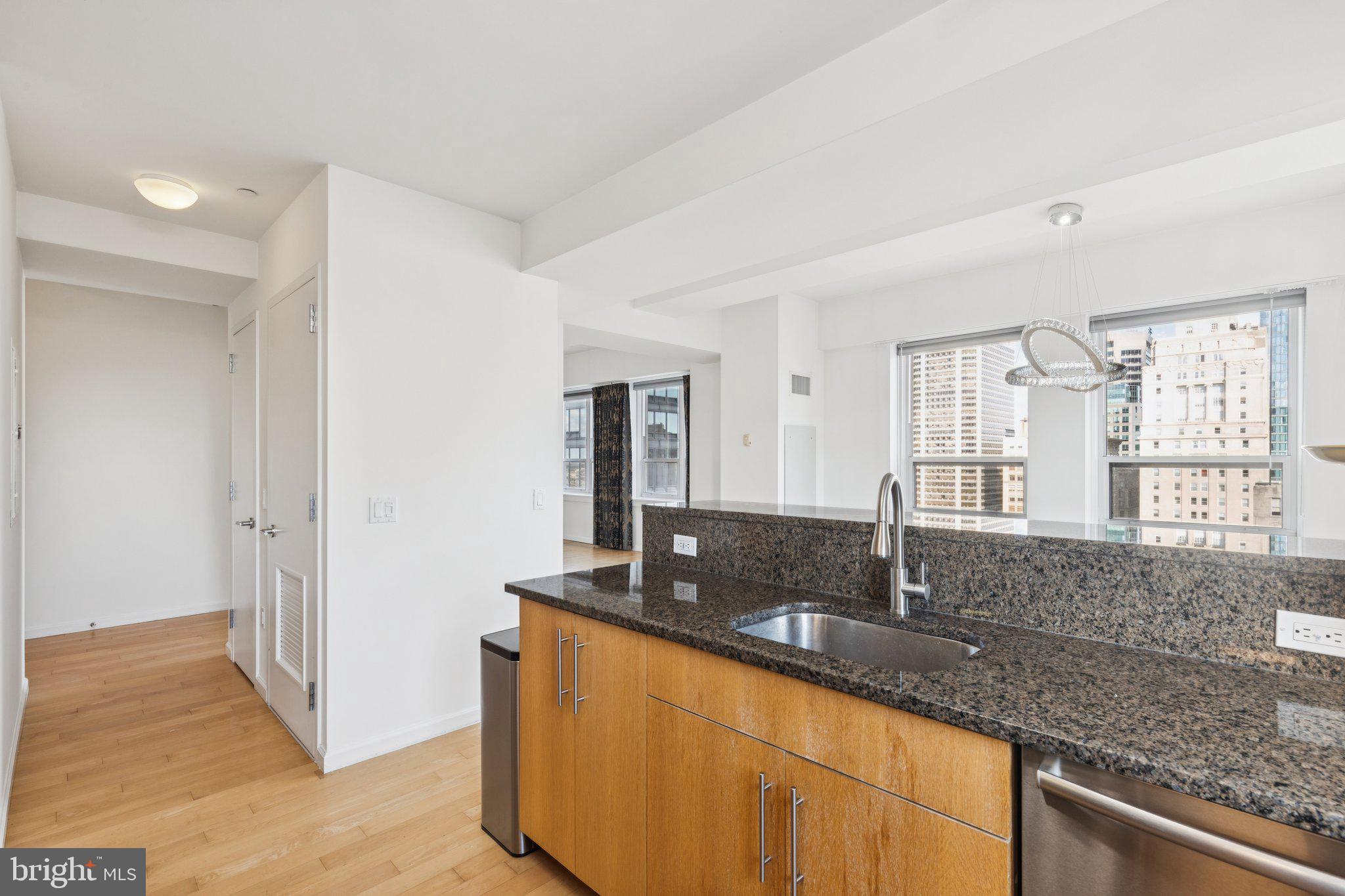 1425 LOCUST STREET 21A