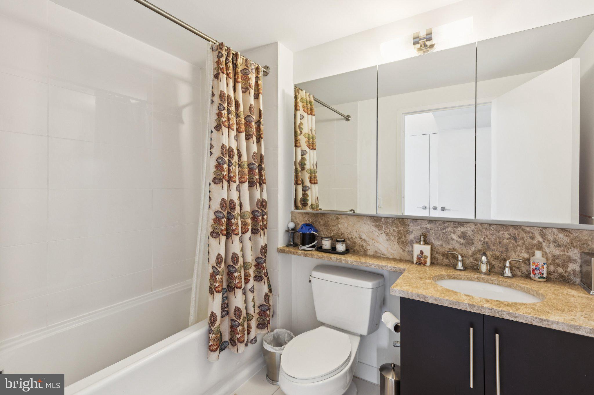 1425 LOCUST STREET 21A