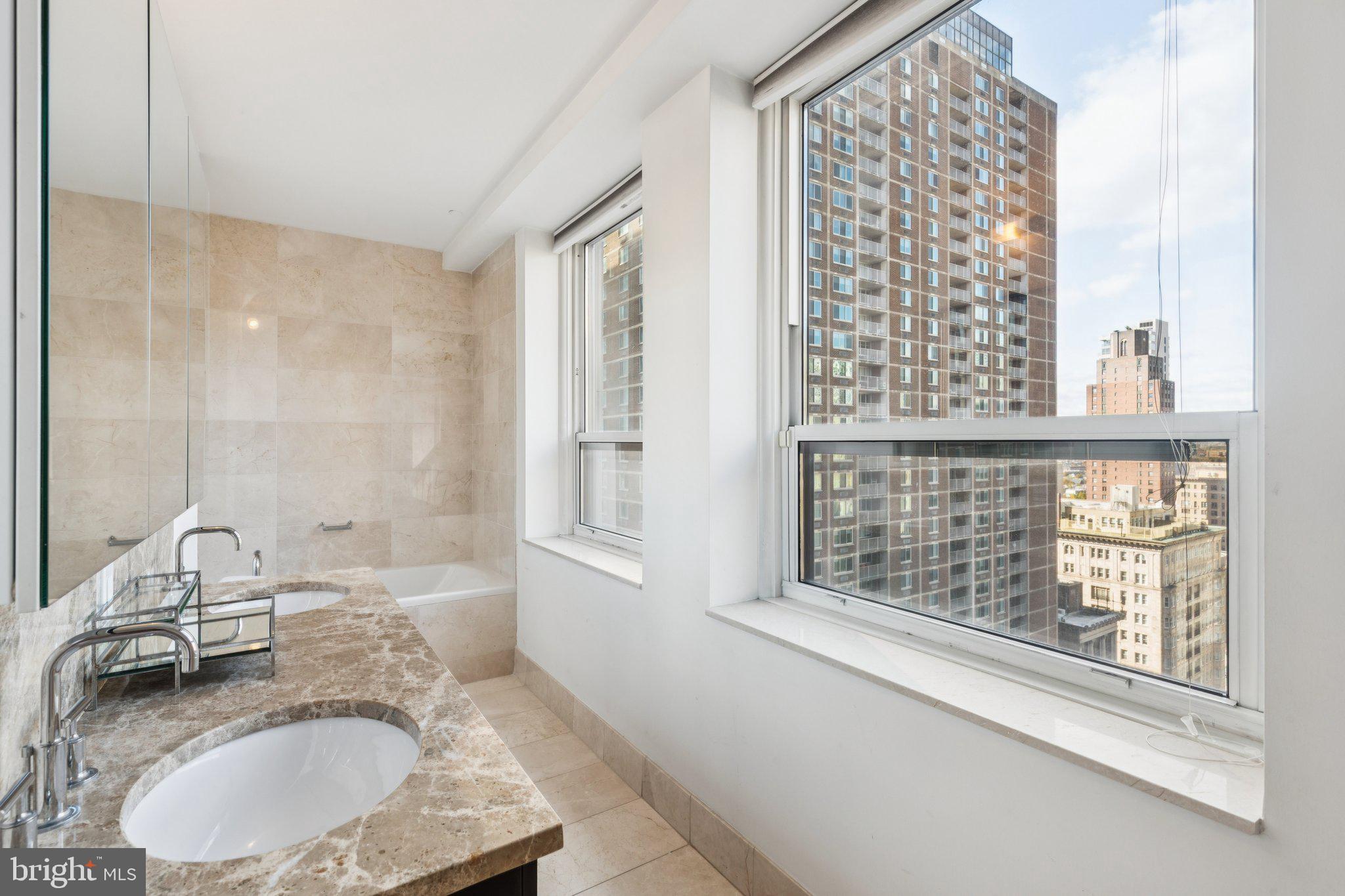 1425 LOCUST STREET 21A