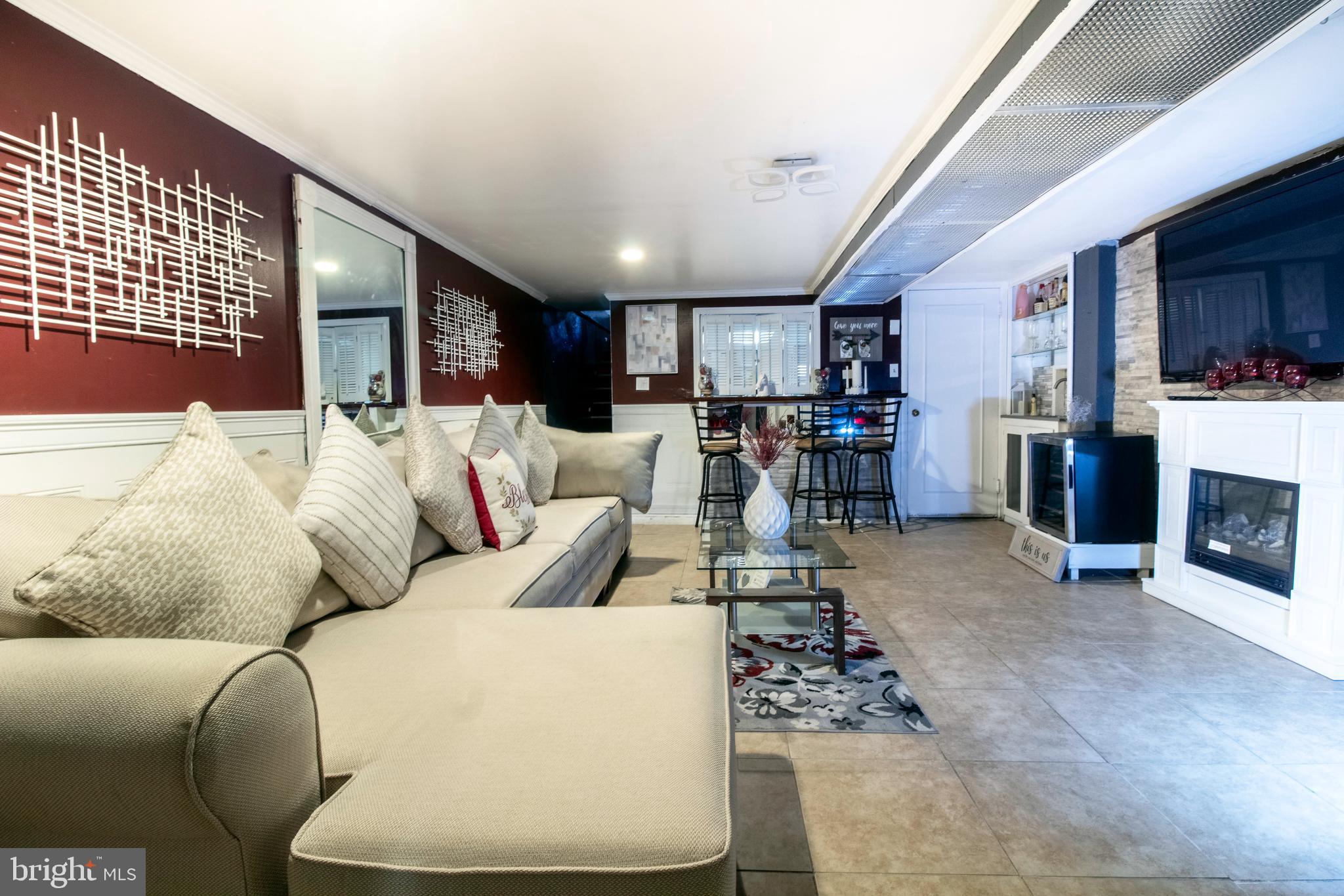 1849 W CHAMPLOST AVENUE