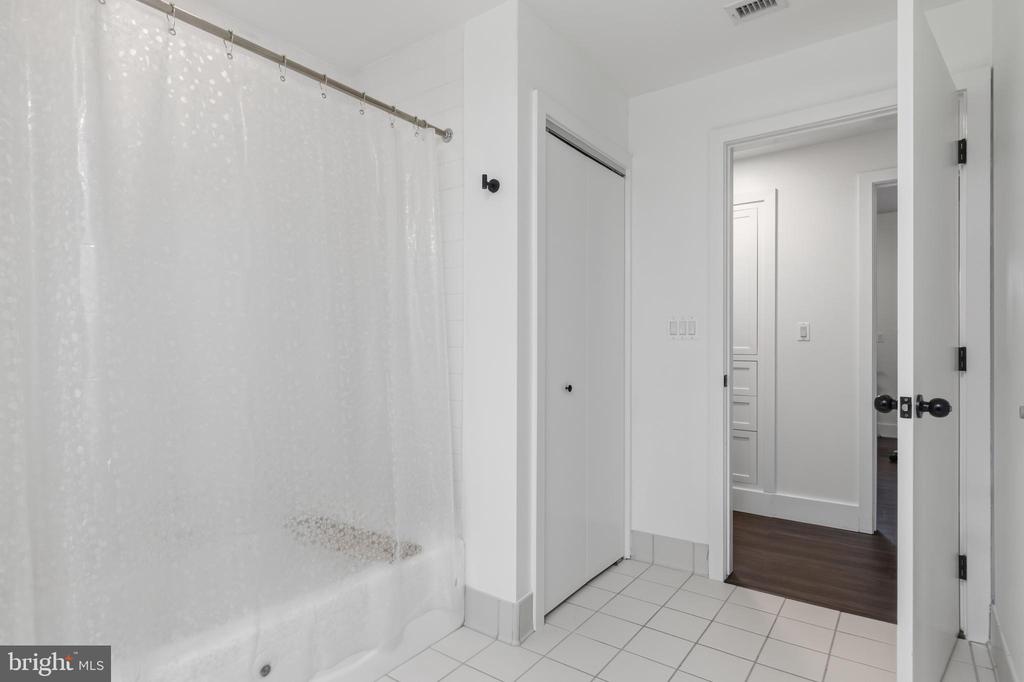 717 S COLUMBUS BOULEVARD 707