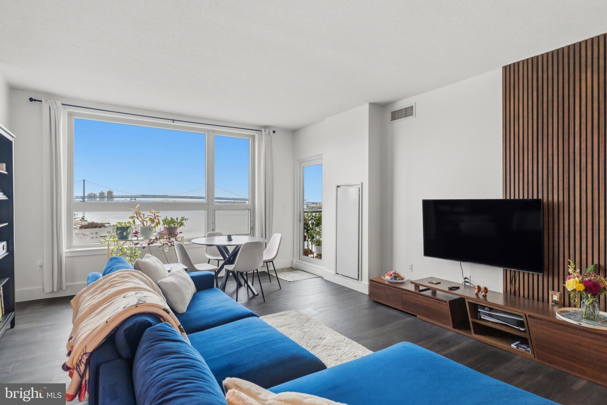 717 S COLUMBUS BOULEVARD 707