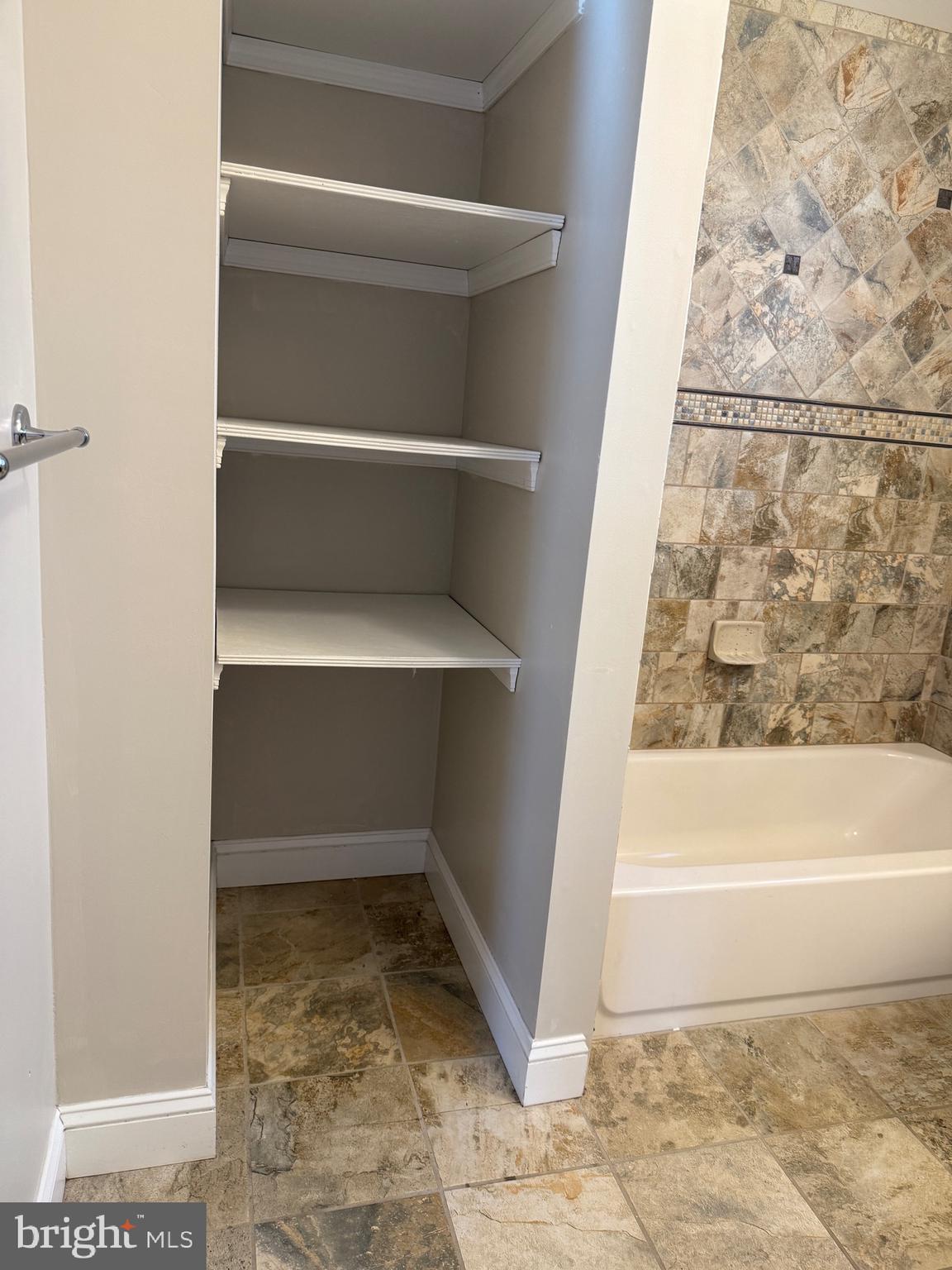 1521 POPLAR STREET A 3FRONT