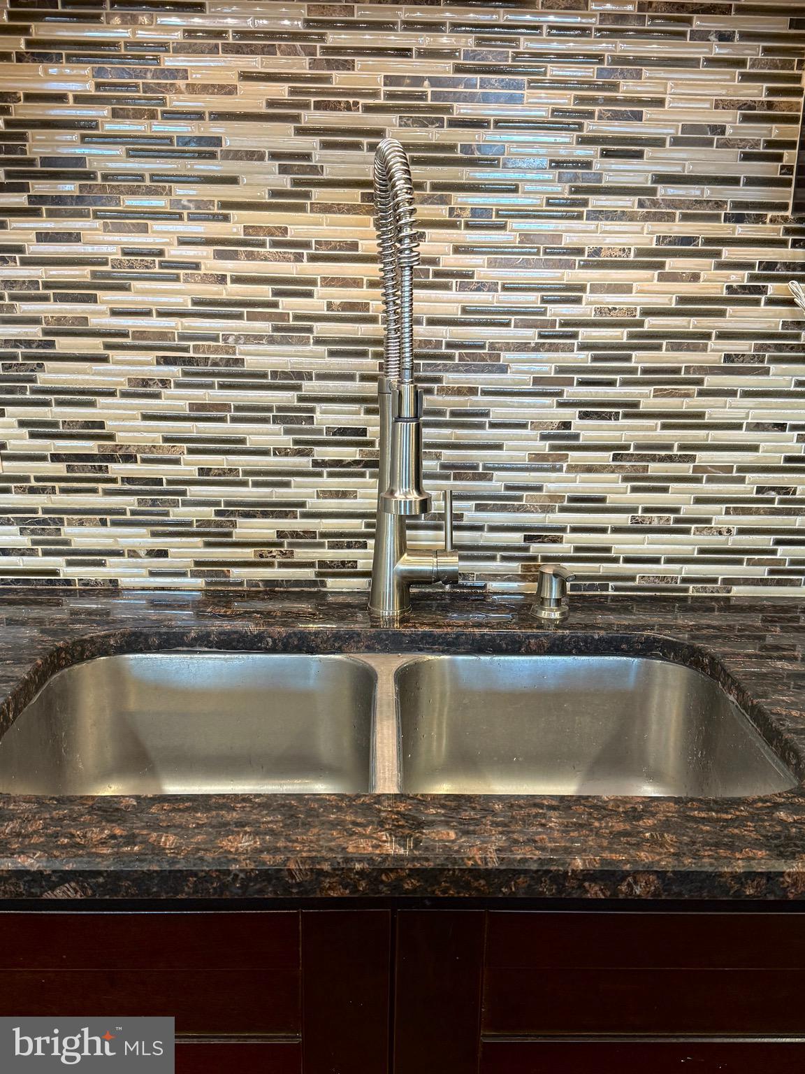 1521 POPLAR STREET A 3FRONT