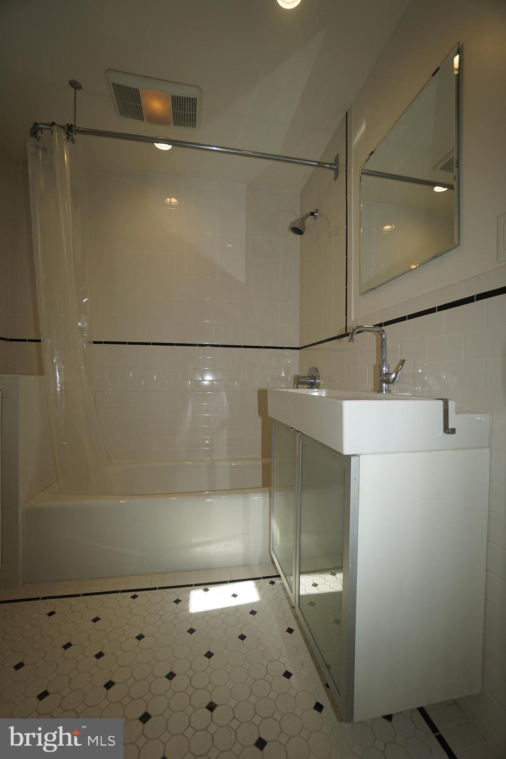 1707 N HOWARD STREET