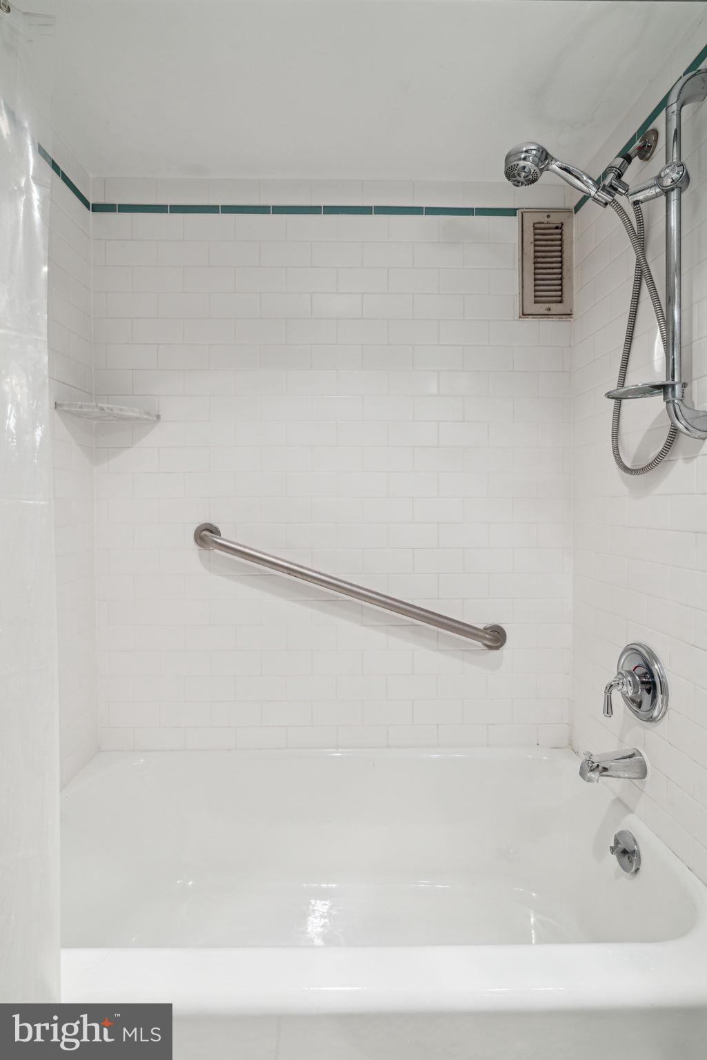 220 LOCUST STREET 3H