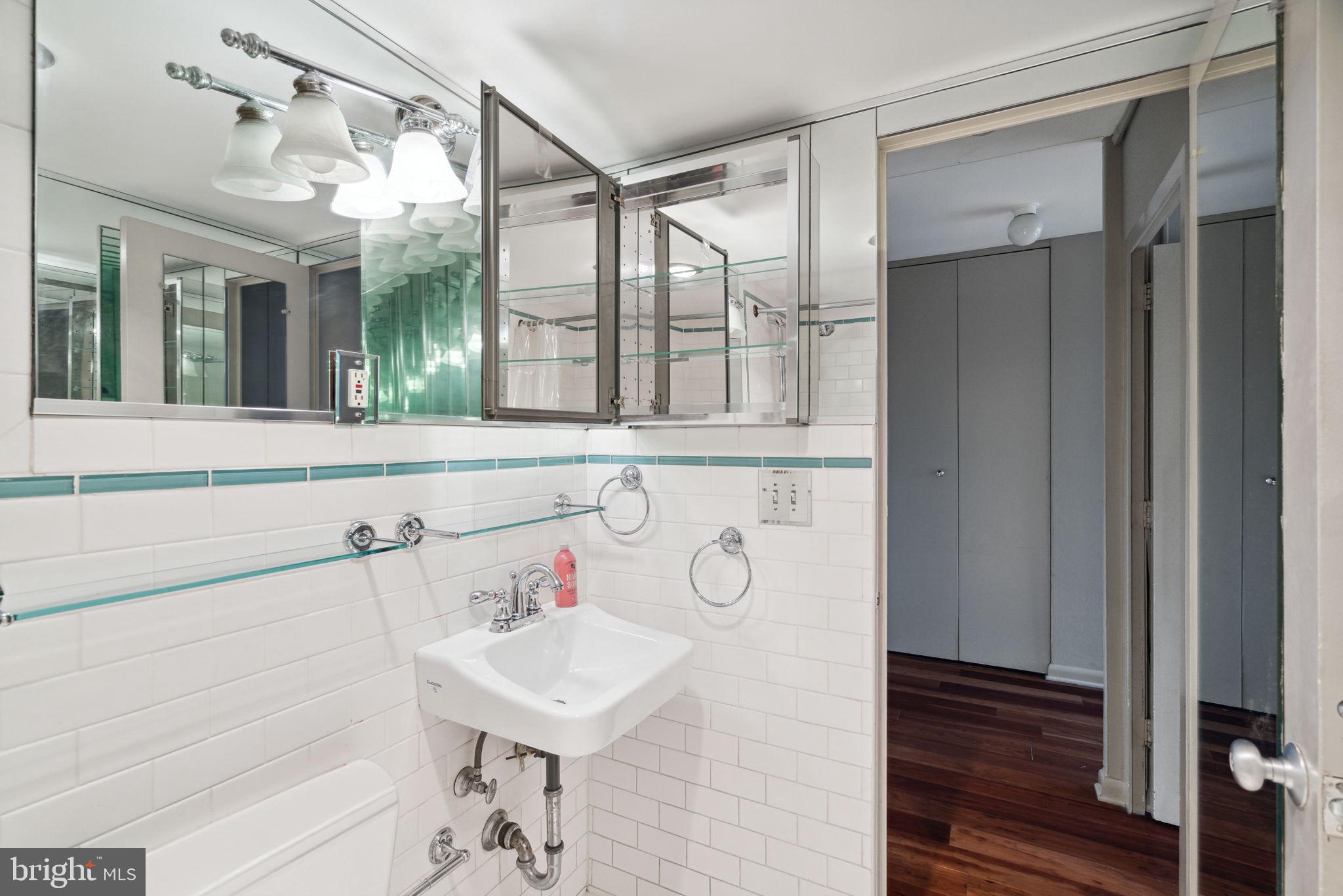 220 LOCUST STREET 3H