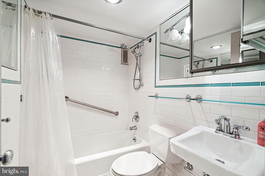 220 LOCUST STREET 3H