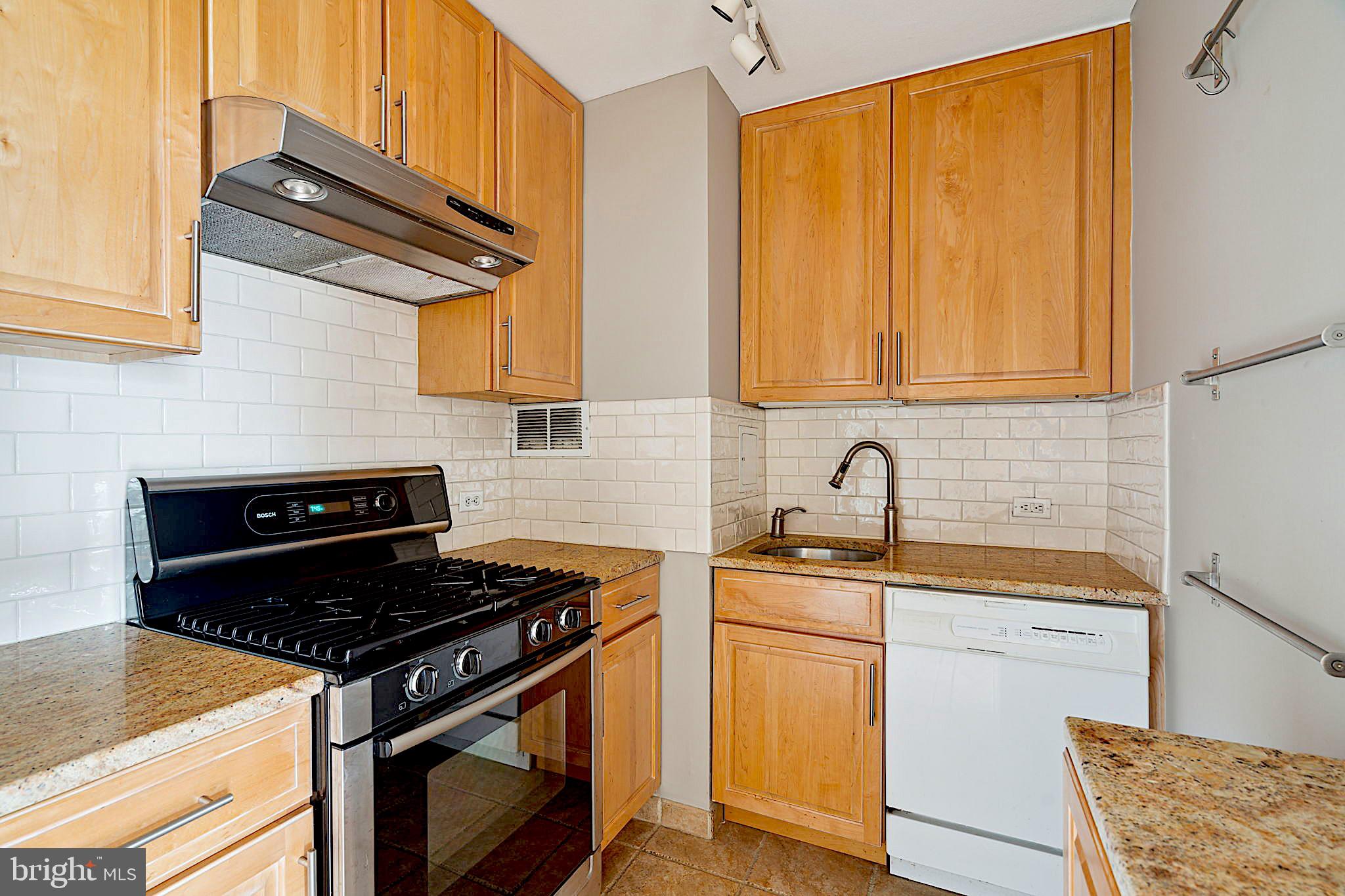 220 LOCUST STREET 3H
