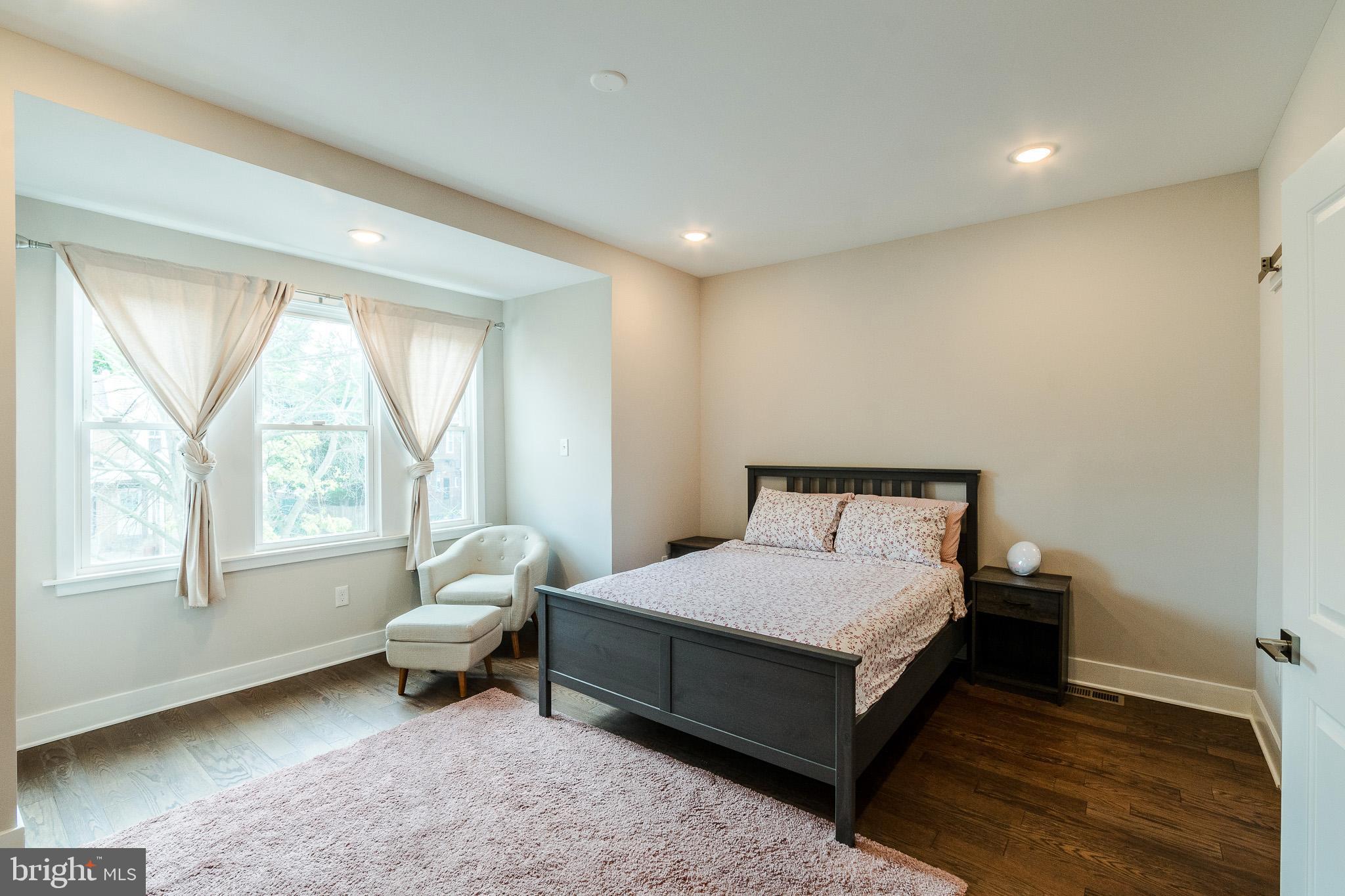 4841 LARCHWOOD AVENUE