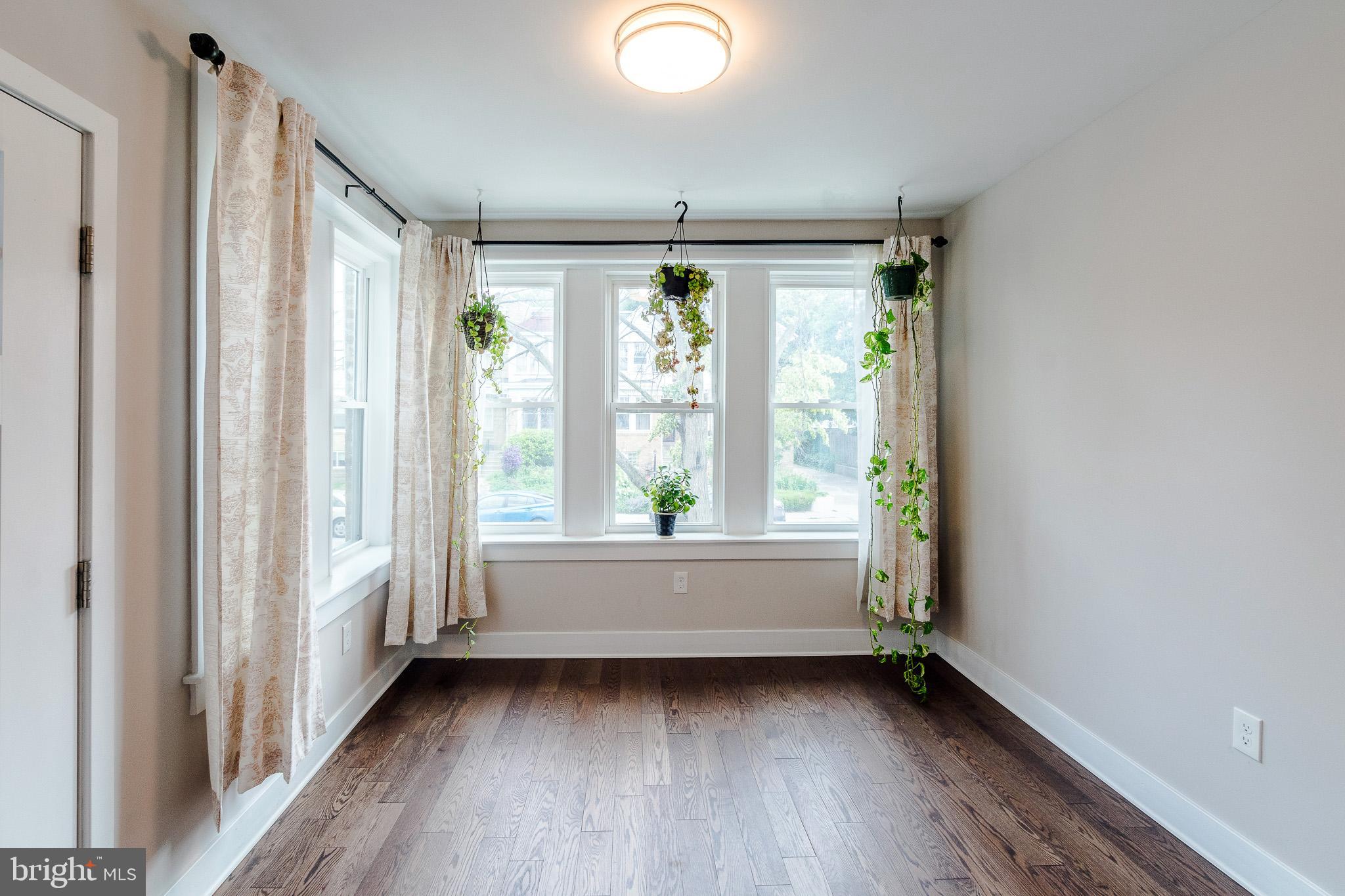 4841 LARCHWOOD AVENUE