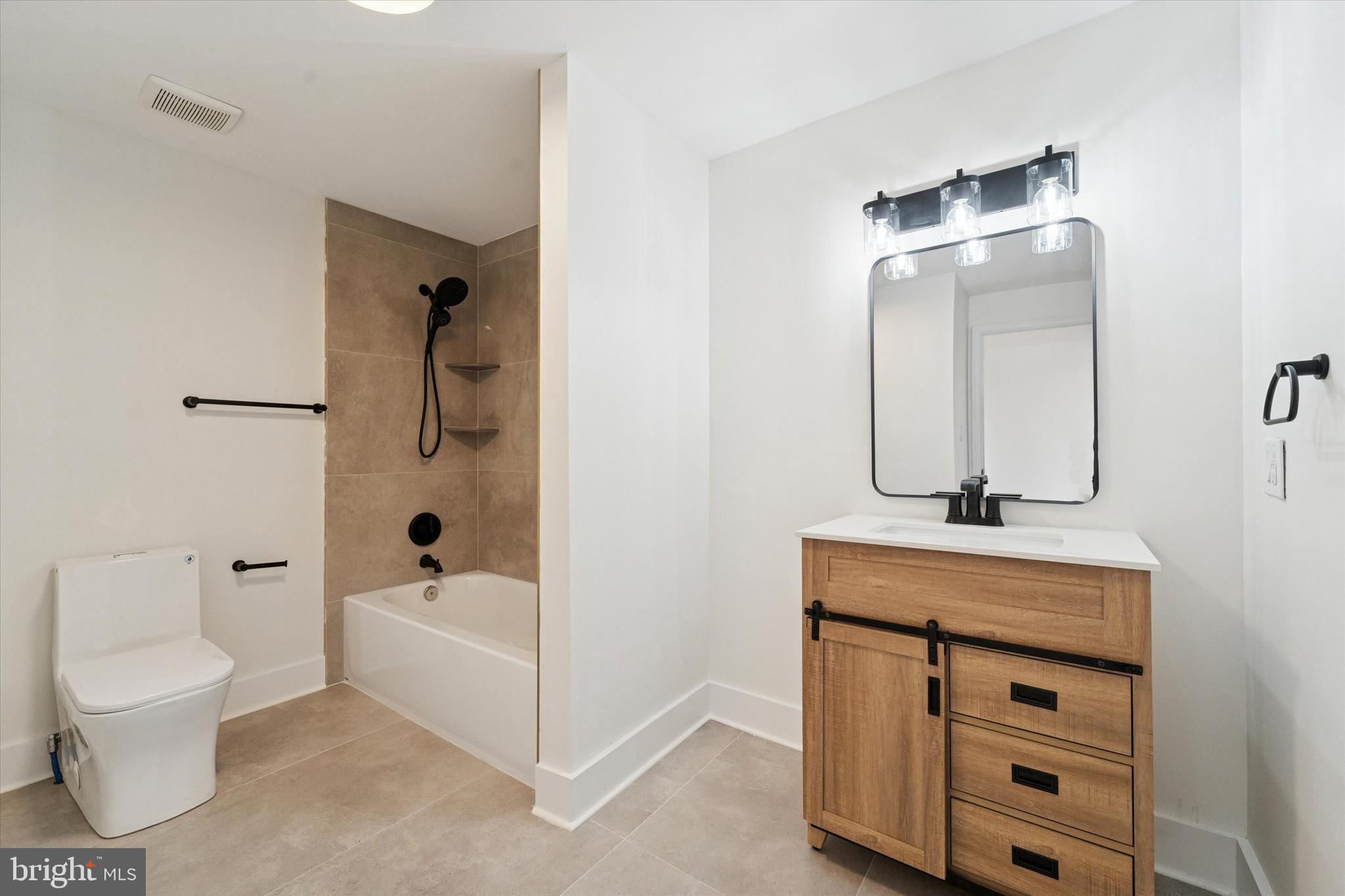 2353 E HUNTINGDON STREET