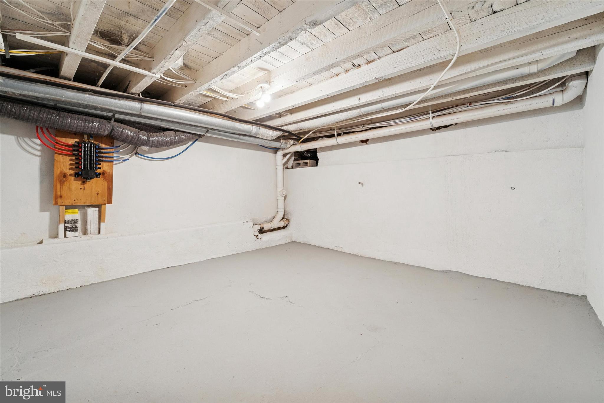 2353 E HUNTINGDON STREET