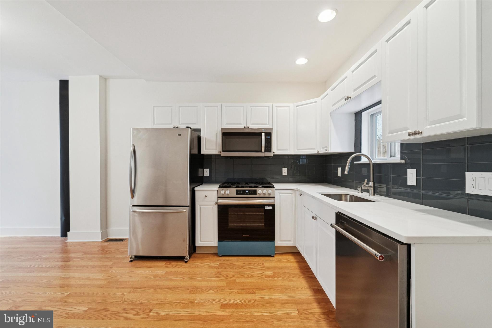 2353 E HUNTINGDON STREET