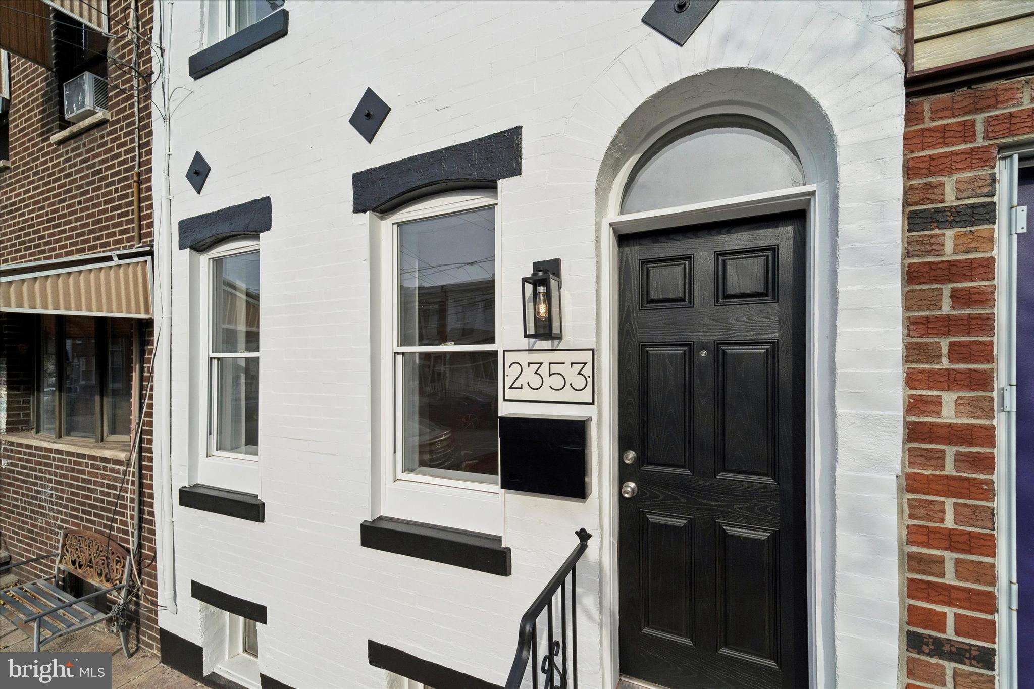 2353 E HUNTINGDON STREET