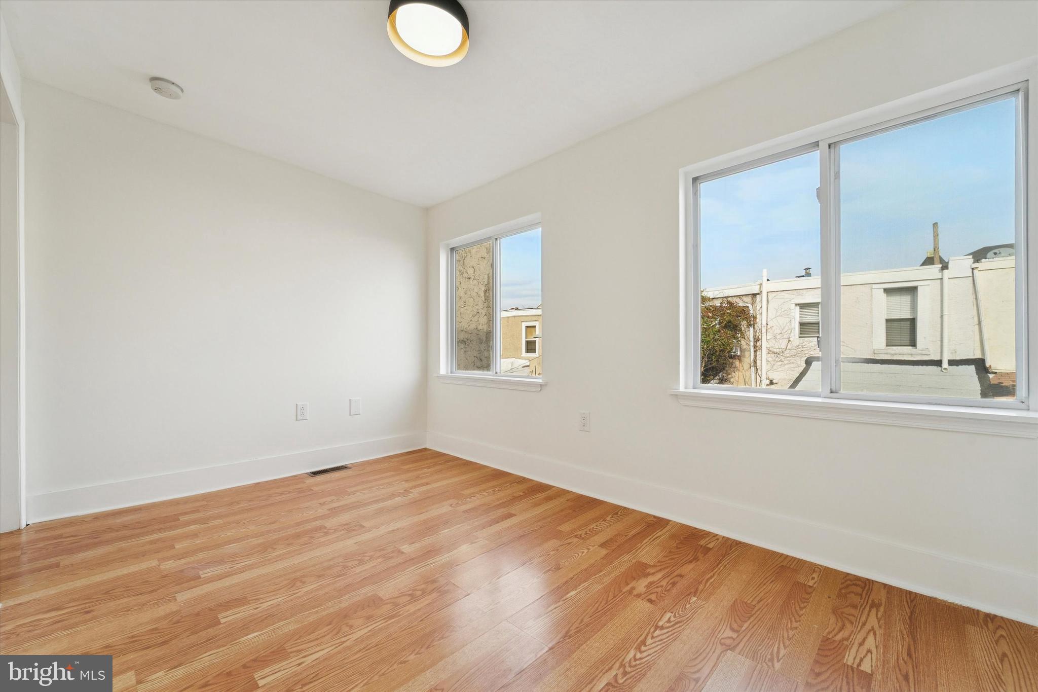 2353 E HUNTINGDON STREET